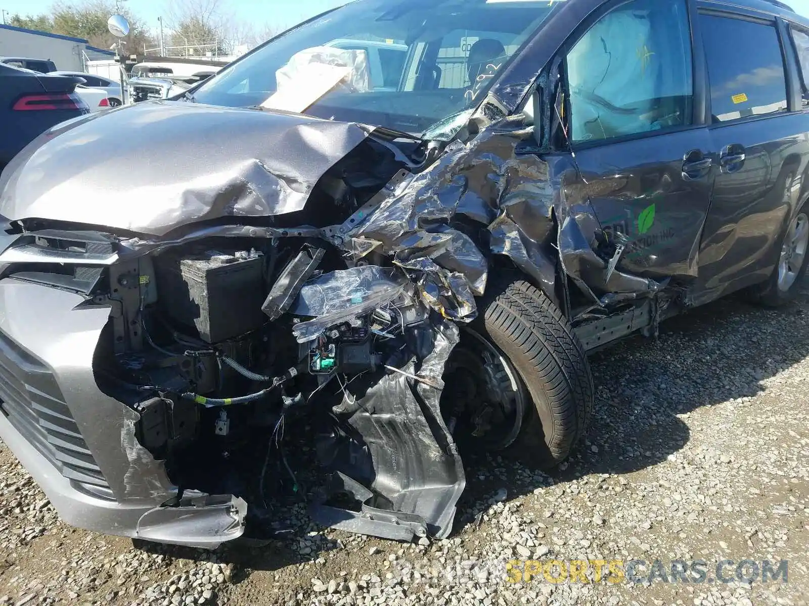 9 Photograph of a damaged car 5TDKZ3DC7KS016412 TOYOTA SIENNA 2019