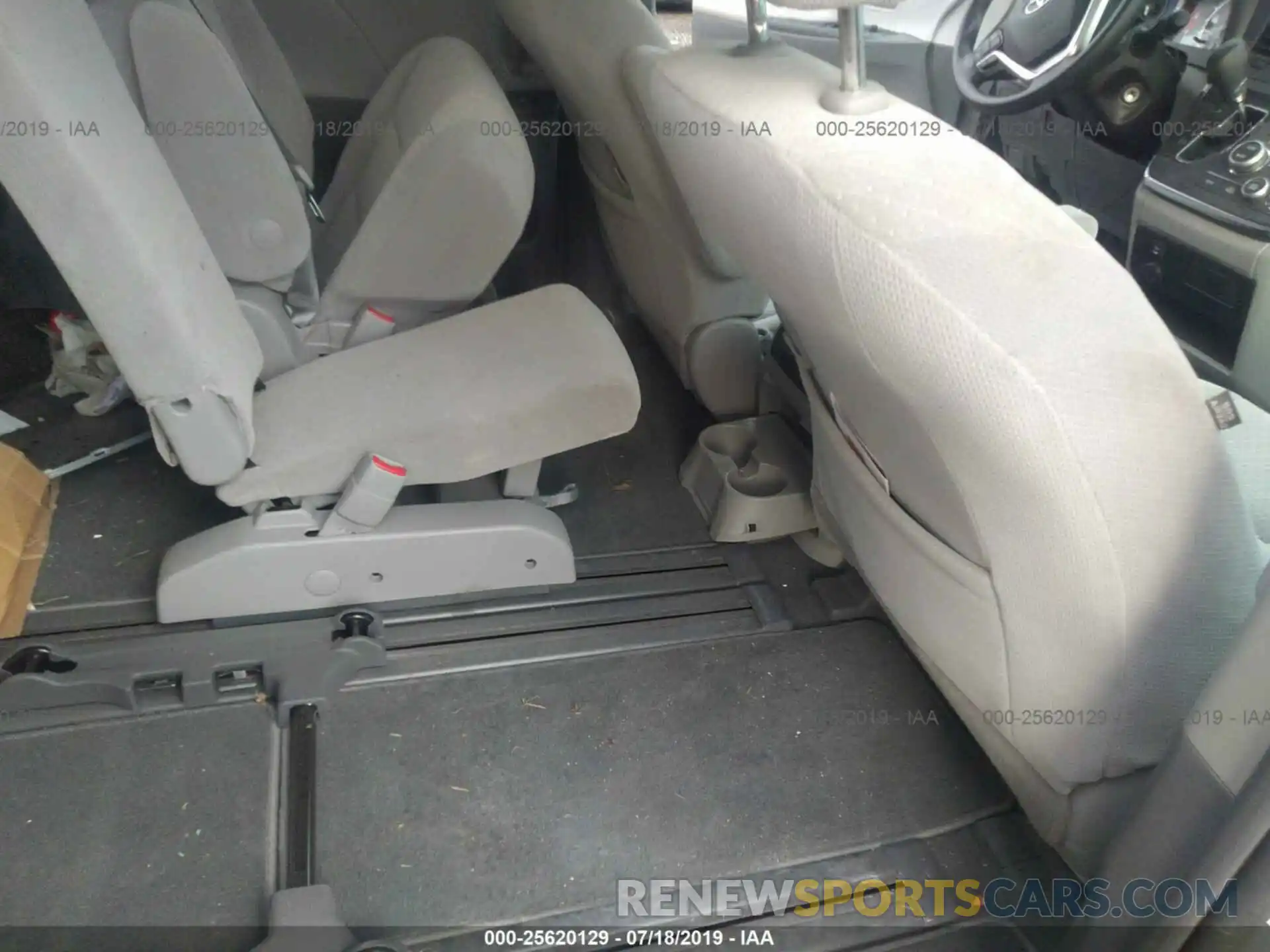 8 Photograph of a damaged car 5TDKZ3DC7KS017656 TOYOTA SIENNA 2019