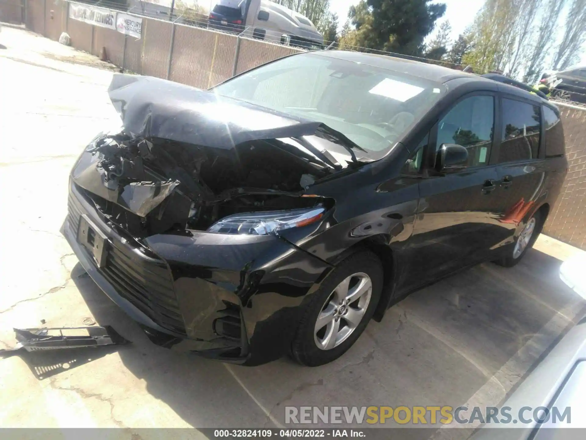 2 Photograph of a damaged car 5TDKZ3DC7KS019262 TOYOTA SIENNA 2019