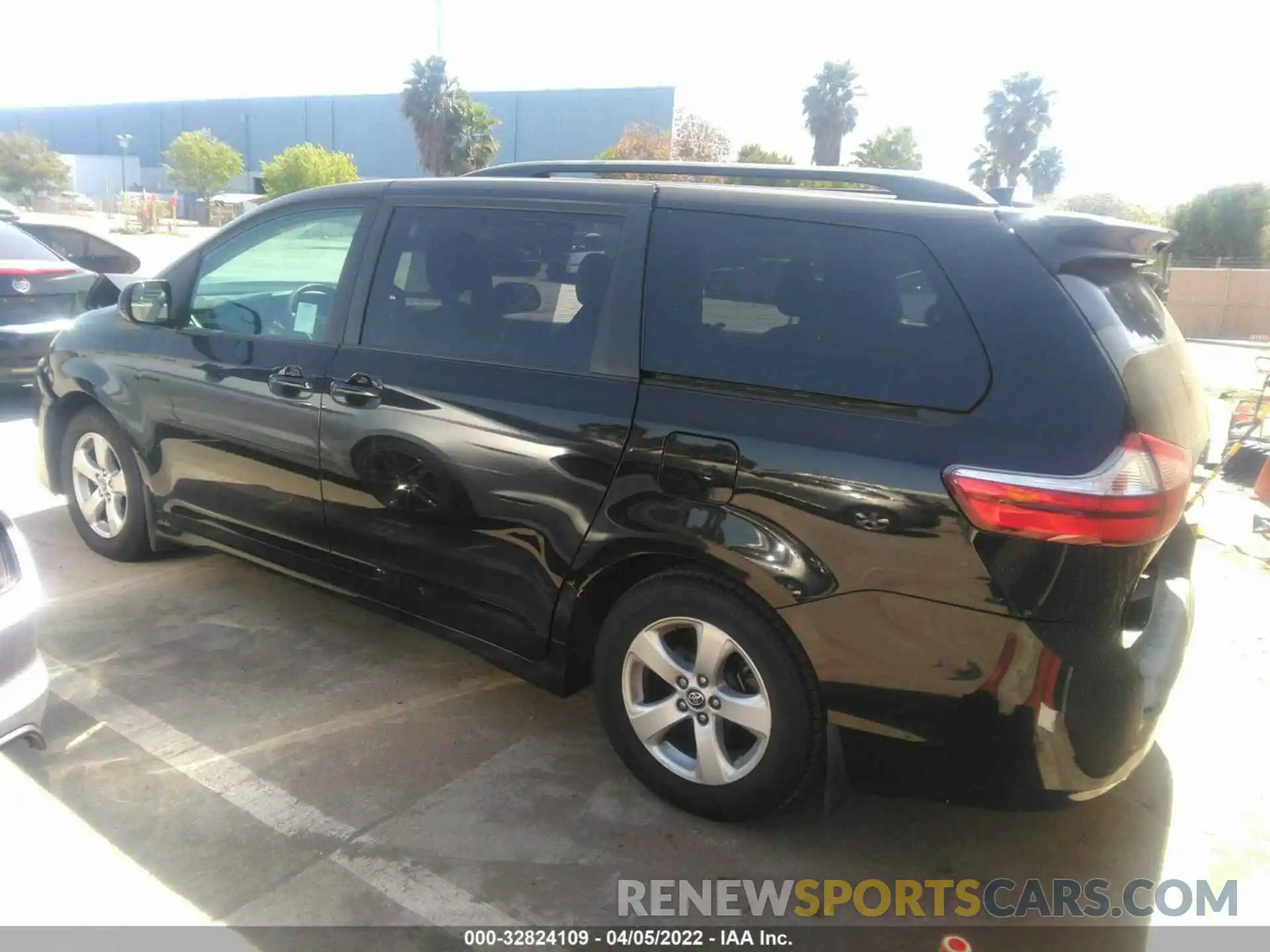 3 Photograph of a damaged car 5TDKZ3DC7KS019262 TOYOTA SIENNA 2019