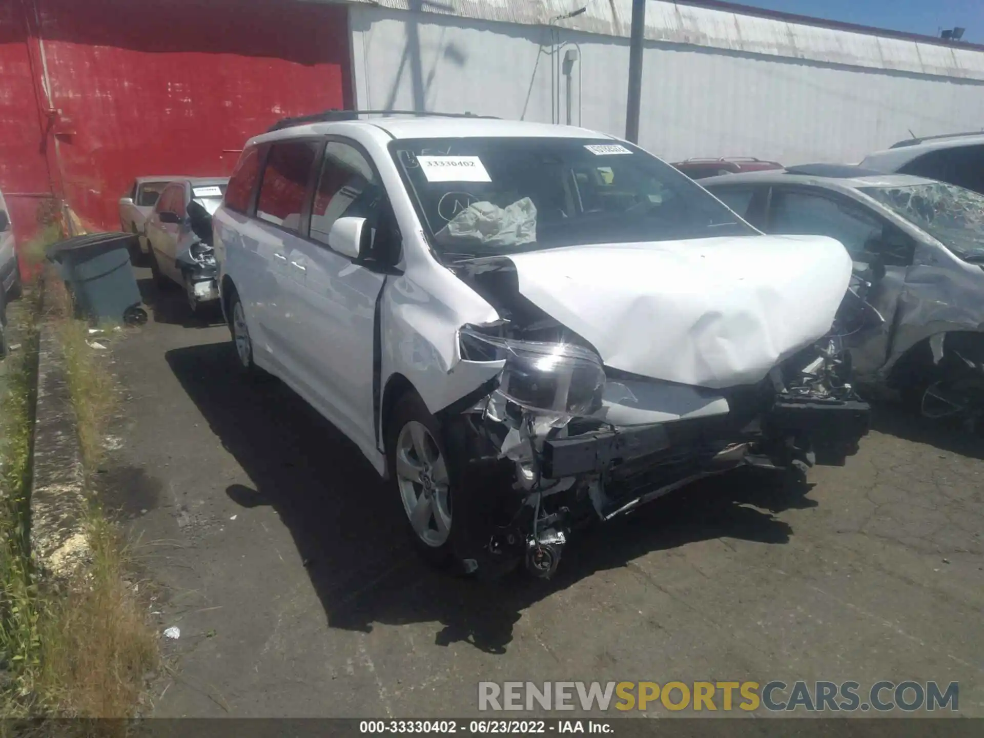 1 Photograph of a damaged car 5TDKZ3DC7KS019777 TOYOTA SIENNA 2019