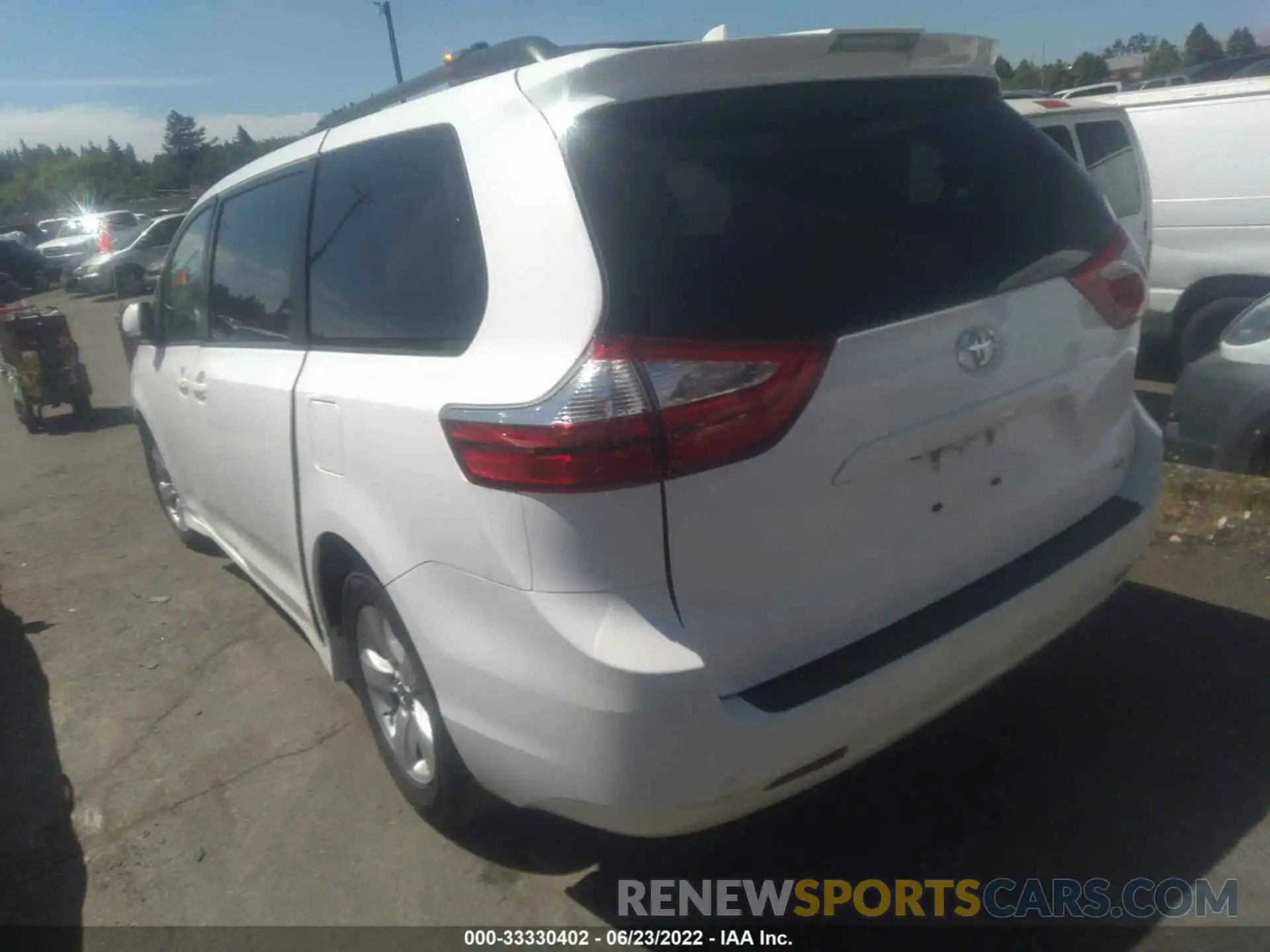 3 Photograph of a damaged car 5TDKZ3DC7KS019777 TOYOTA SIENNA 2019