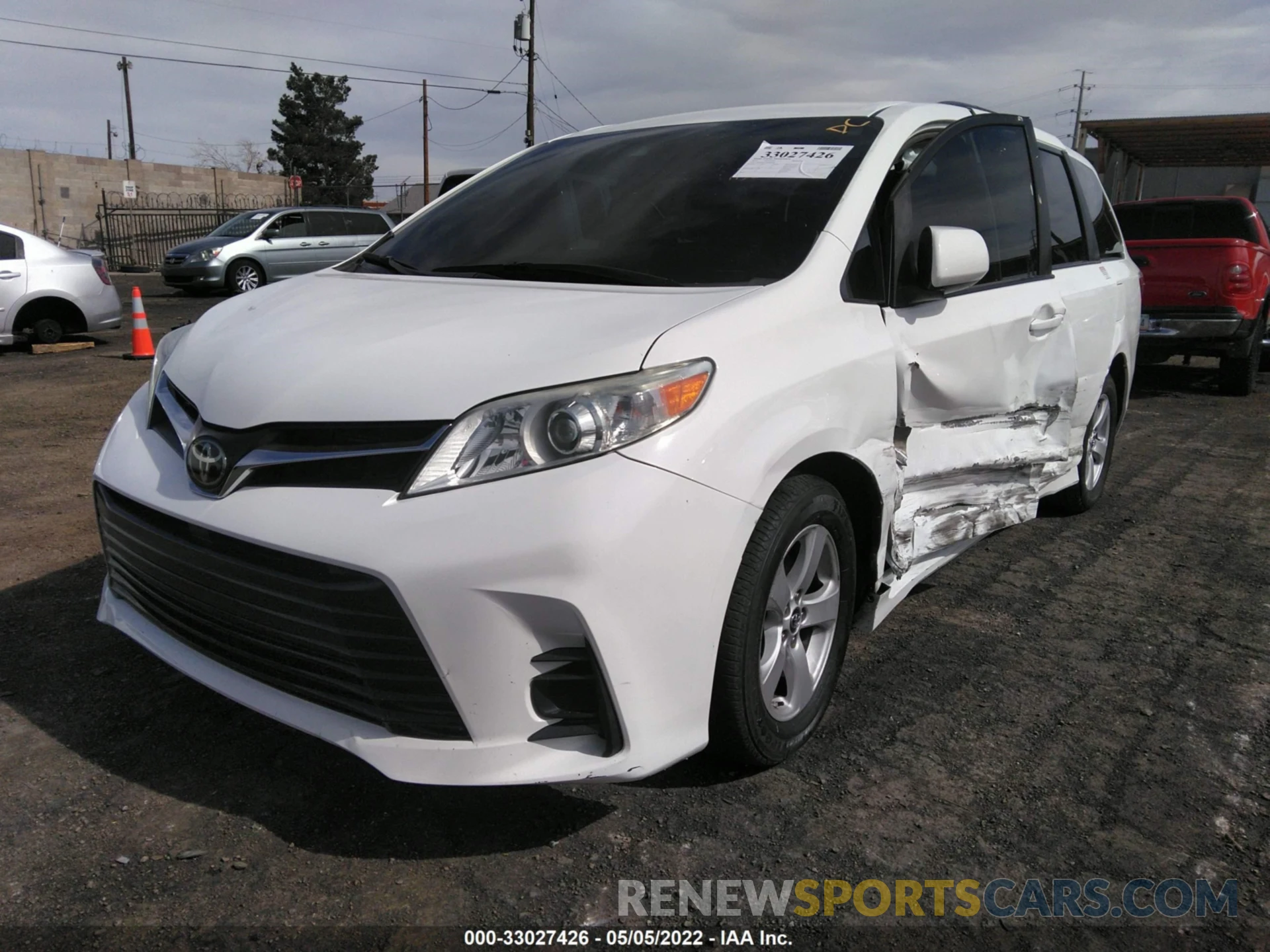 2 Photograph of a damaged car 5TDKZ3DC7KS969038 TOYOTA SIENNA 2019