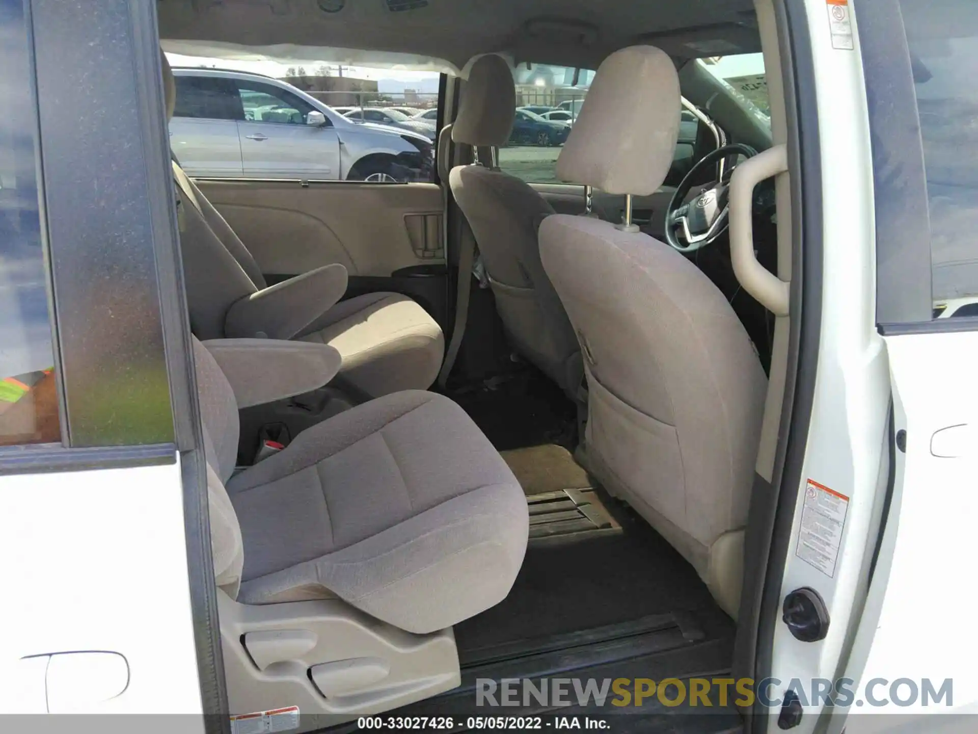 8 Photograph of a damaged car 5TDKZ3DC7KS969038 TOYOTA SIENNA 2019