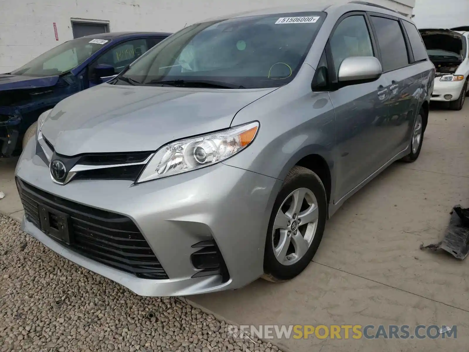 2 Фотография поврежденного автомобиля 5TDKZ3DC7KS969556 TOYOTA SIENNA 2019