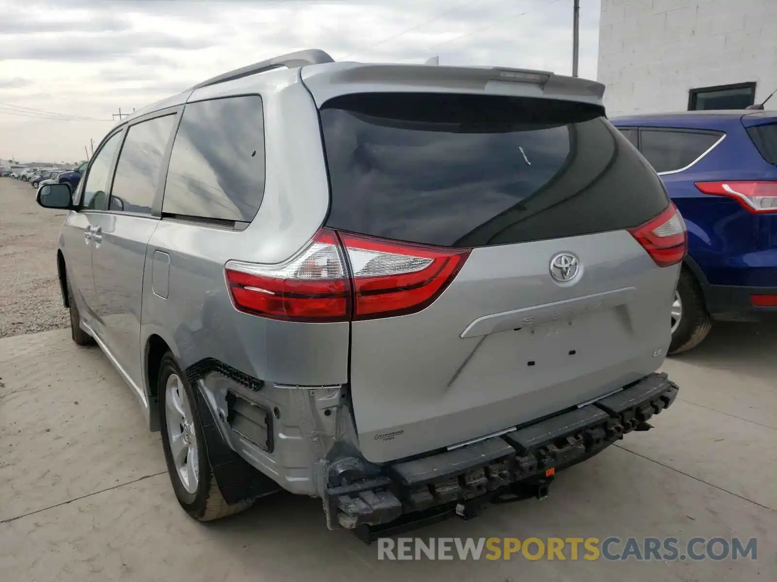 3 Фотография поврежденного автомобиля 5TDKZ3DC7KS969556 TOYOTA SIENNA 2019