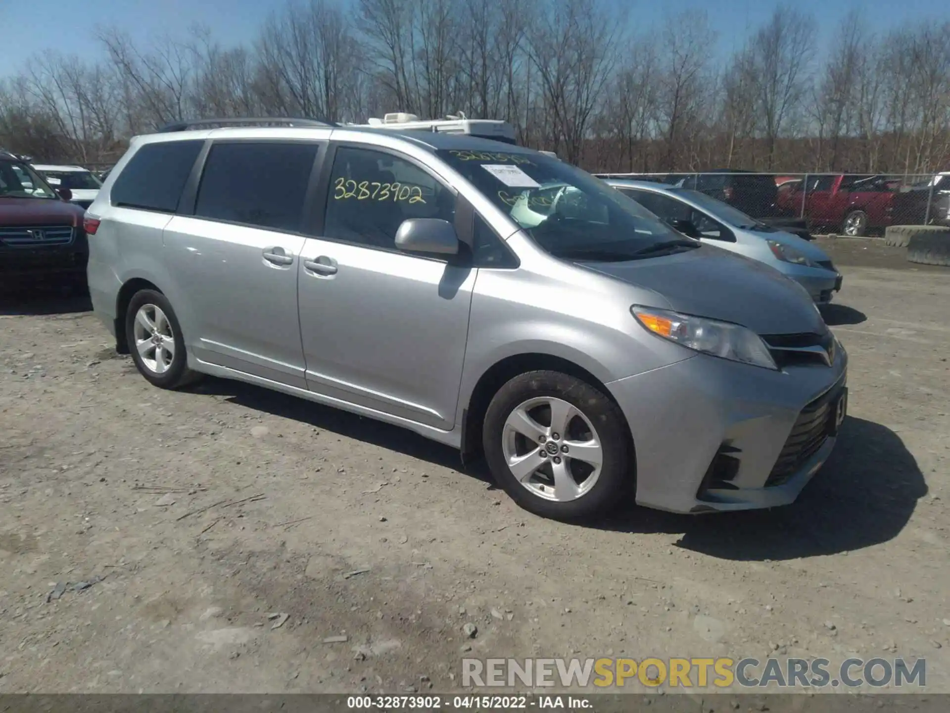 1 Photograph of a damaged car 5TDKZ3DC7KS972215 TOYOTA SIENNA 2019