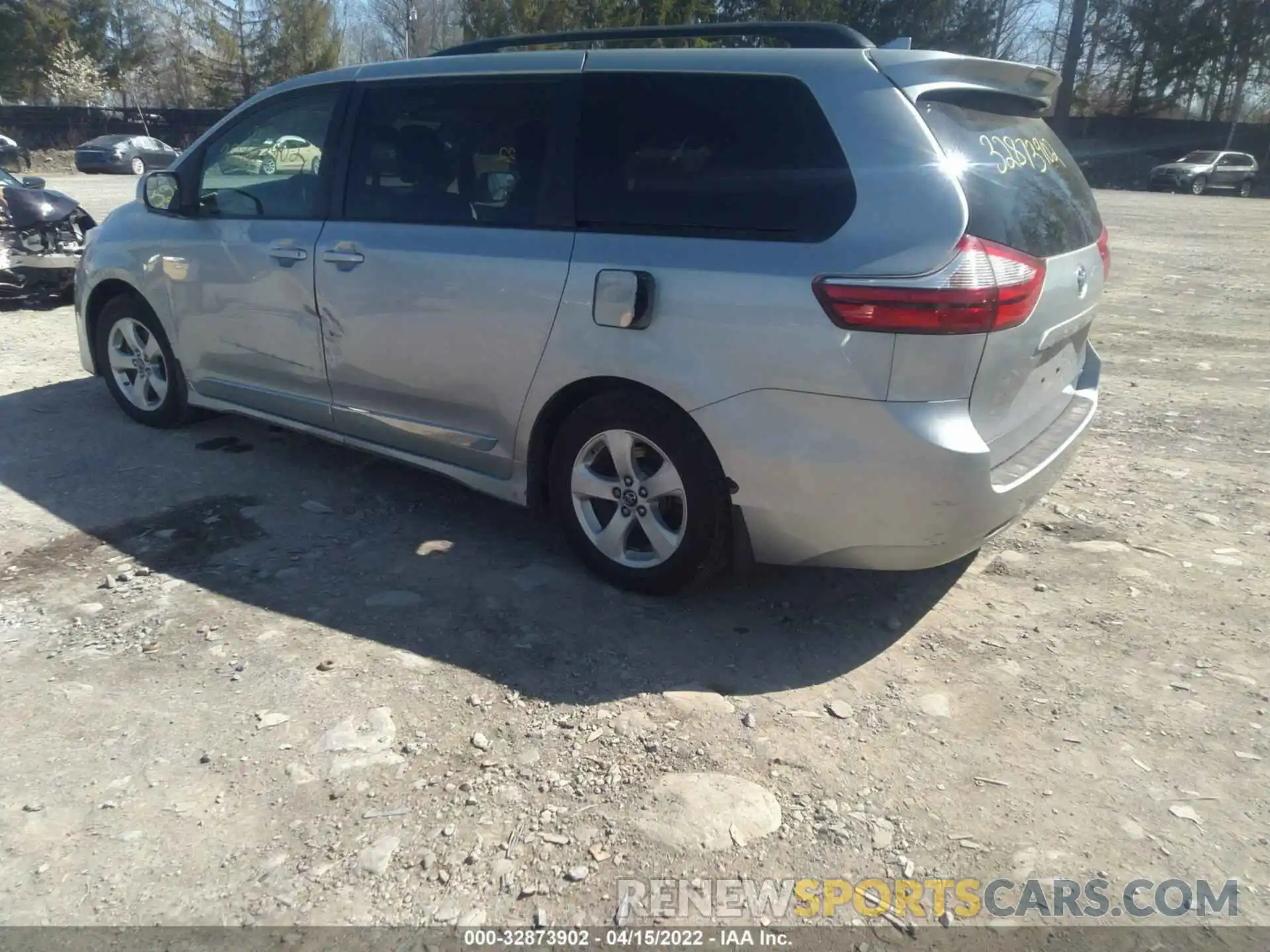 3 Фотография поврежденного автомобиля 5TDKZ3DC7KS972215 TOYOTA SIENNA 2019