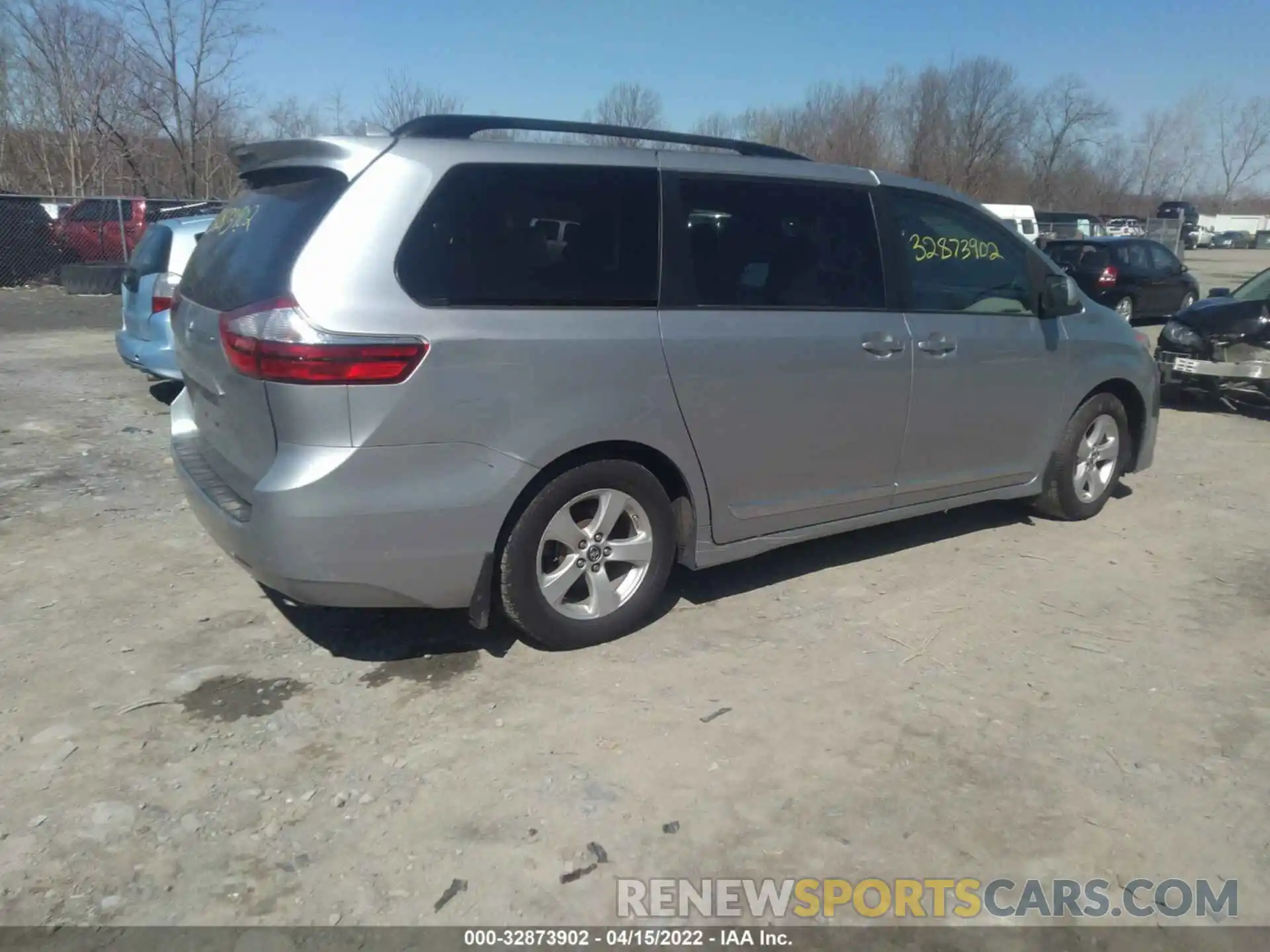 4 Фотография поврежденного автомобиля 5TDKZ3DC7KS972215 TOYOTA SIENNA 2019