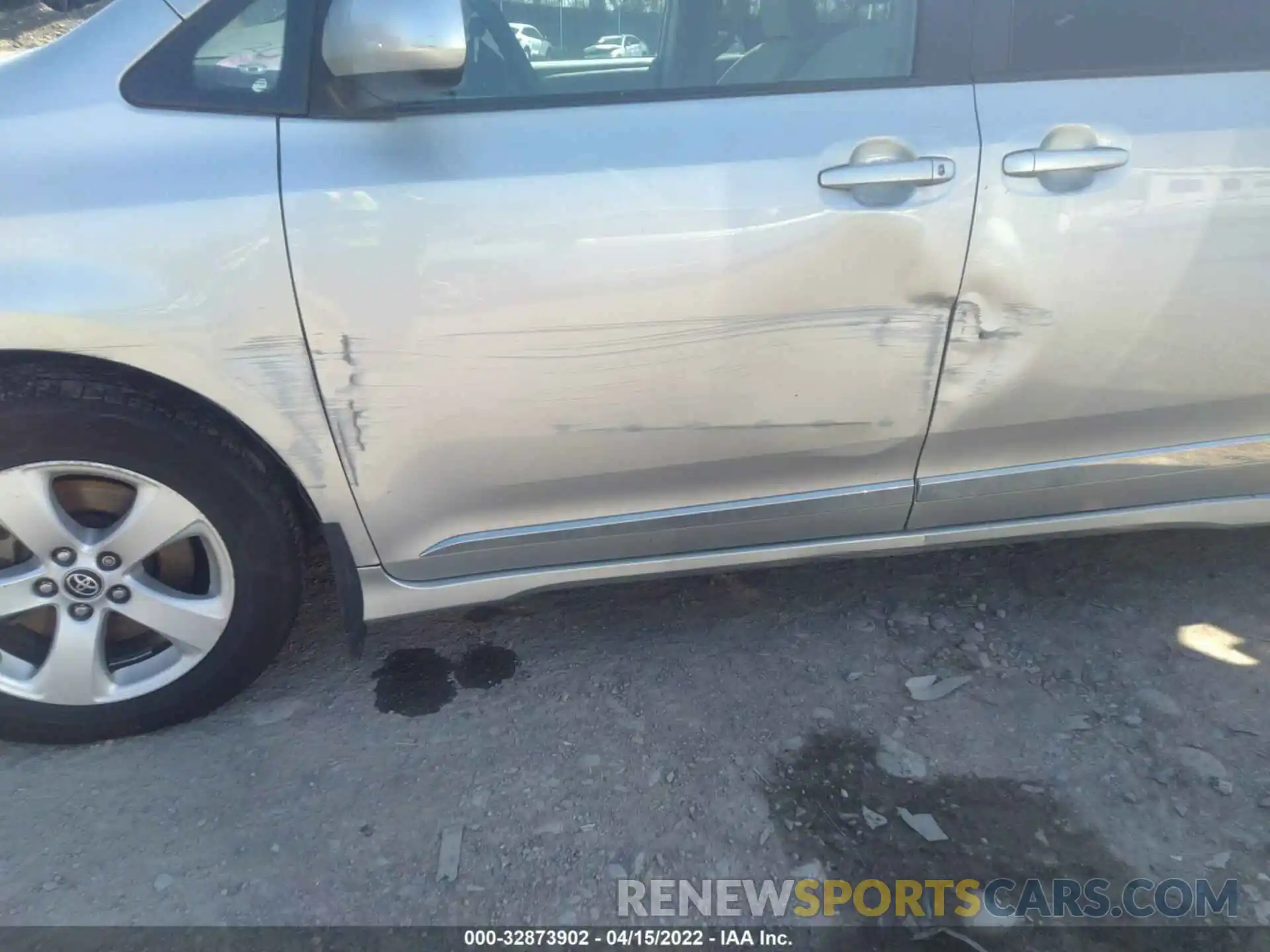 6 Photograph of a damaged car 5TDKZ3DC7KS972215 TOYOTA SIENNA 2019