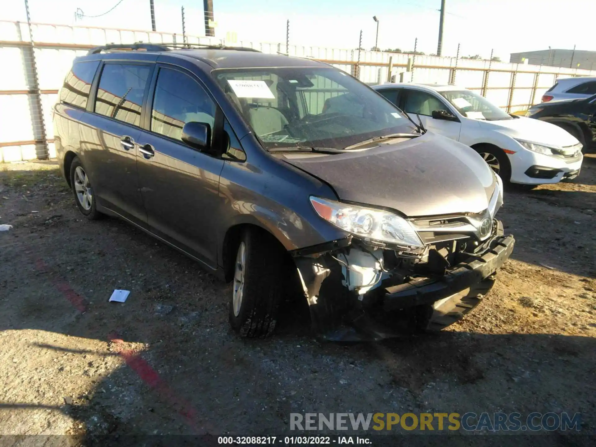 1 Photograph of a damaged car 5TDKZ3DC7KS972358 TOYOTA SIENNA 2019