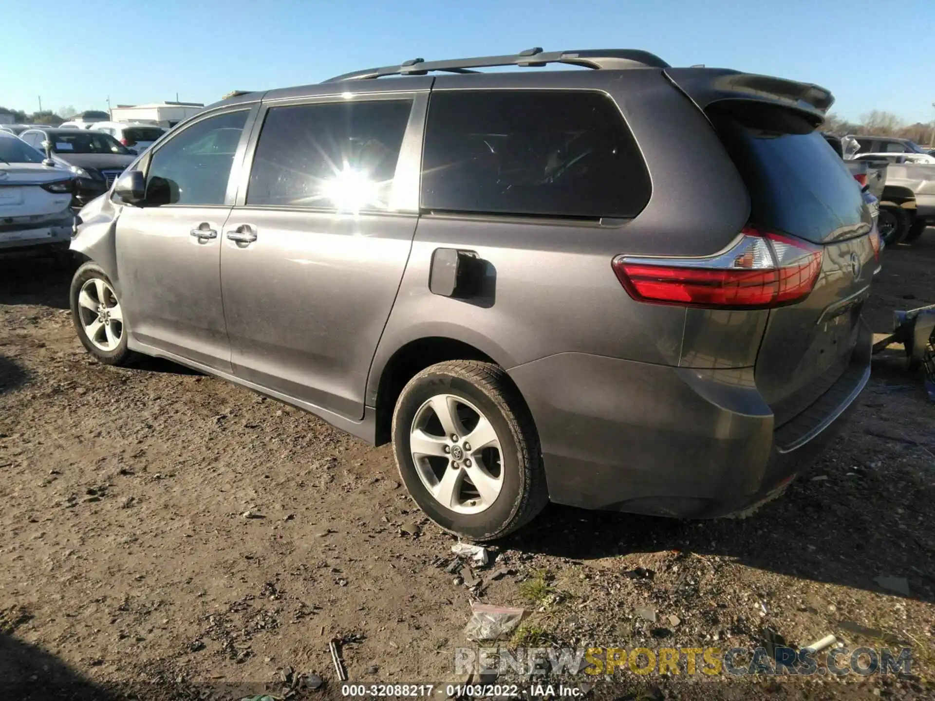 3 Photograph of a damaged car 5TDKZ3DC7KS972358 TOYOTA SIENNA 2019