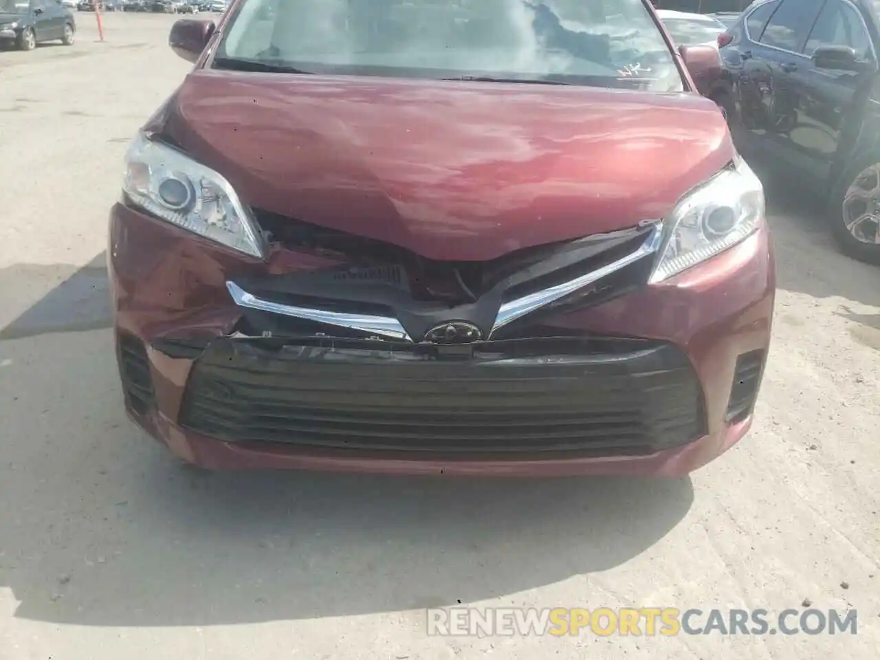 9 Photograph of a damaged car 5TDKZ3DC7KS972490 TOYOTA SIENNA 2019