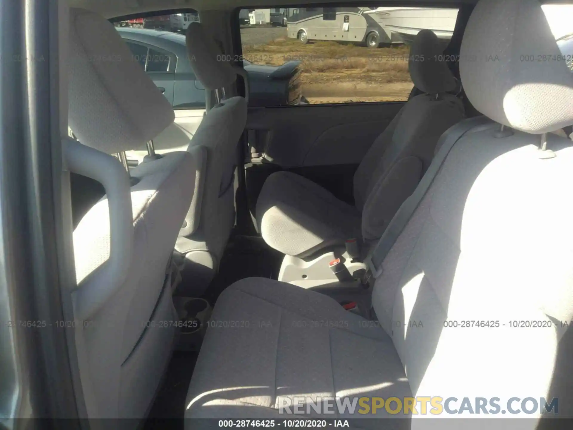 8 Photograph of a damaged car 5TDKZ3DC7KS975552 TOYOTA SIENNA 2019