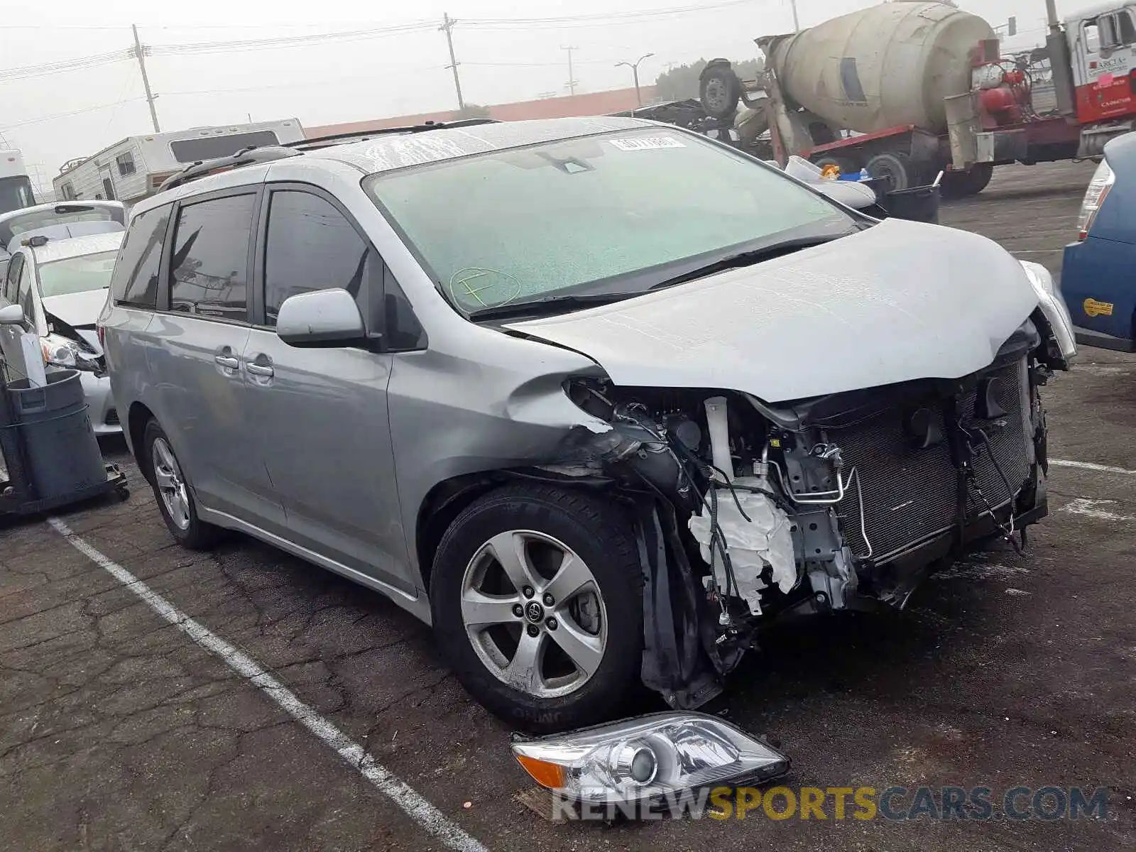 1 Photograph of a damaged car 5TDKZ3DC7KS978631 TOYOTA SIENNA 2019