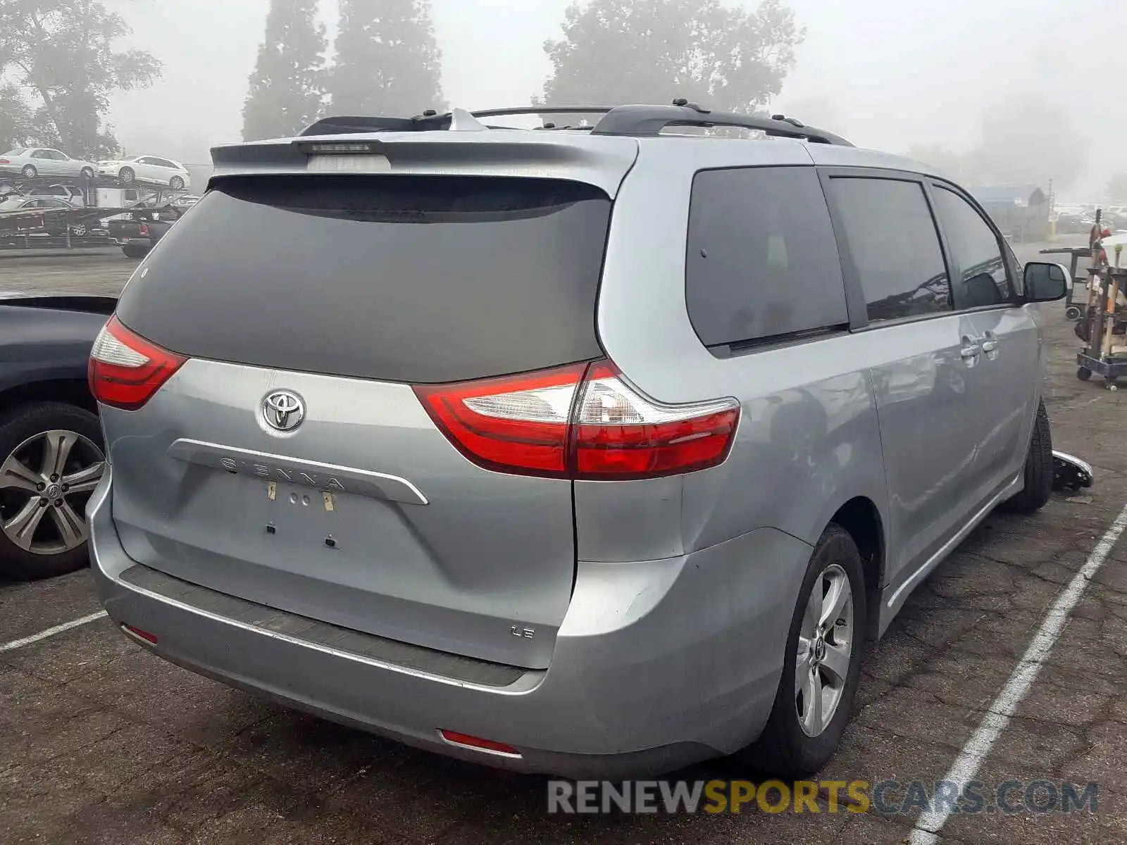 4 Photograph of a damaged car 5TDKZ3DC7KS978631 TOYOTA SIENNA 2019