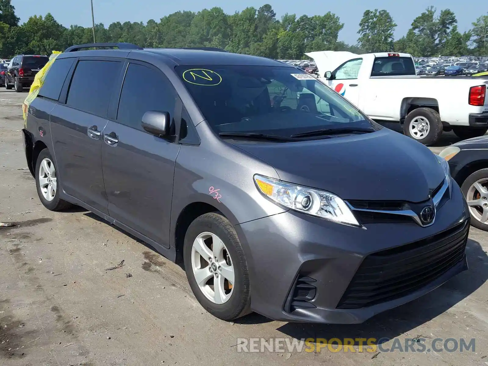 1 Photograph of a damaged car 5TDKZ3DC7KS980668 TOYOTA SIENNA 2019