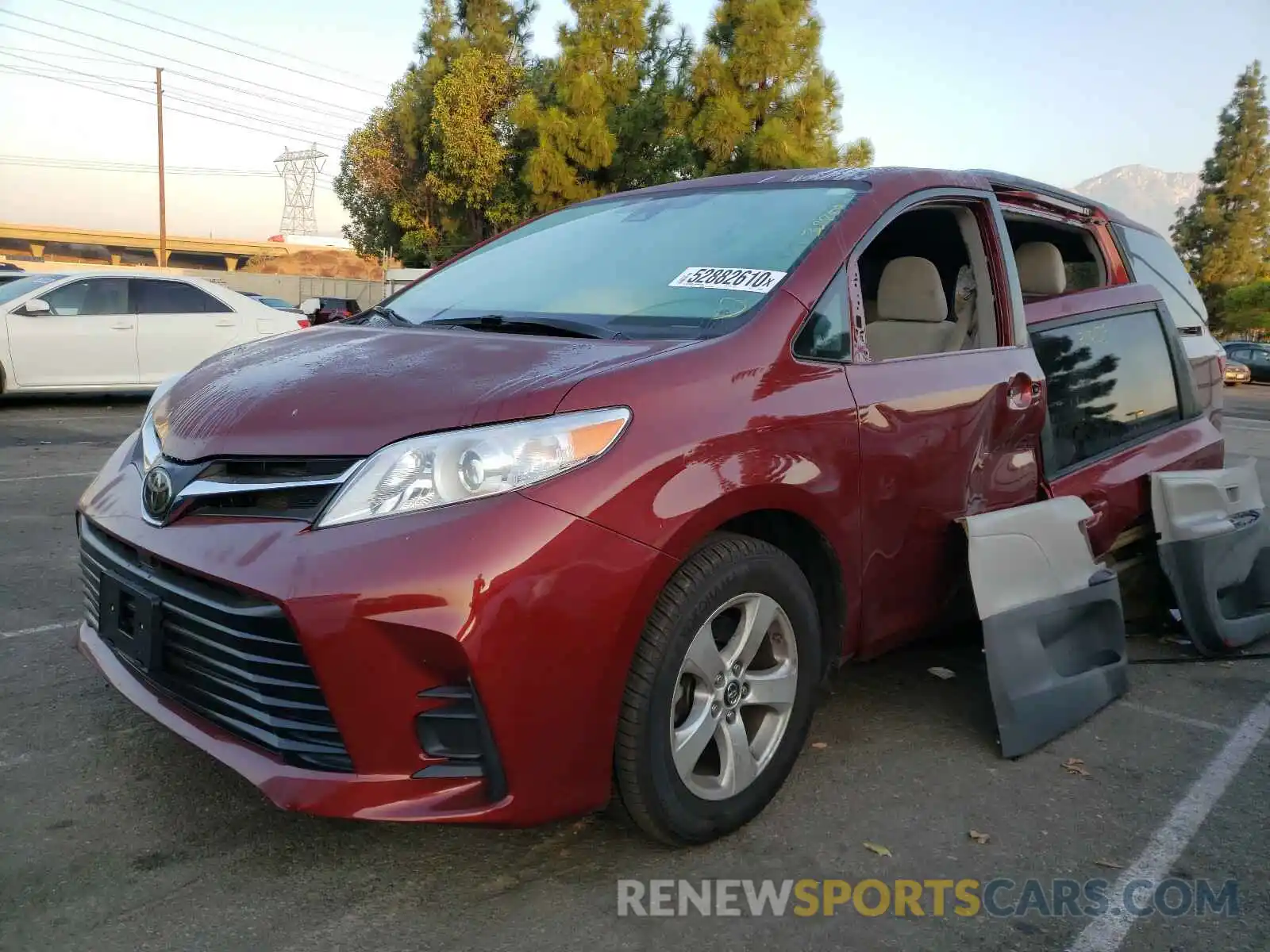 2 Photograph of a damaged car 5TDKZ3DC7KS981027 TOYOTA SIENNA 2019