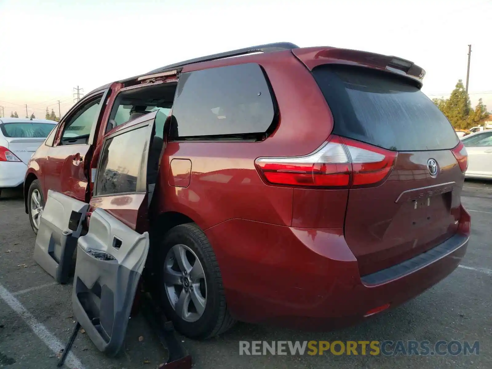 3 Photograph of a damaged car 5TDKZ3DC7KS981027 TOYOTA SIENNA 2019