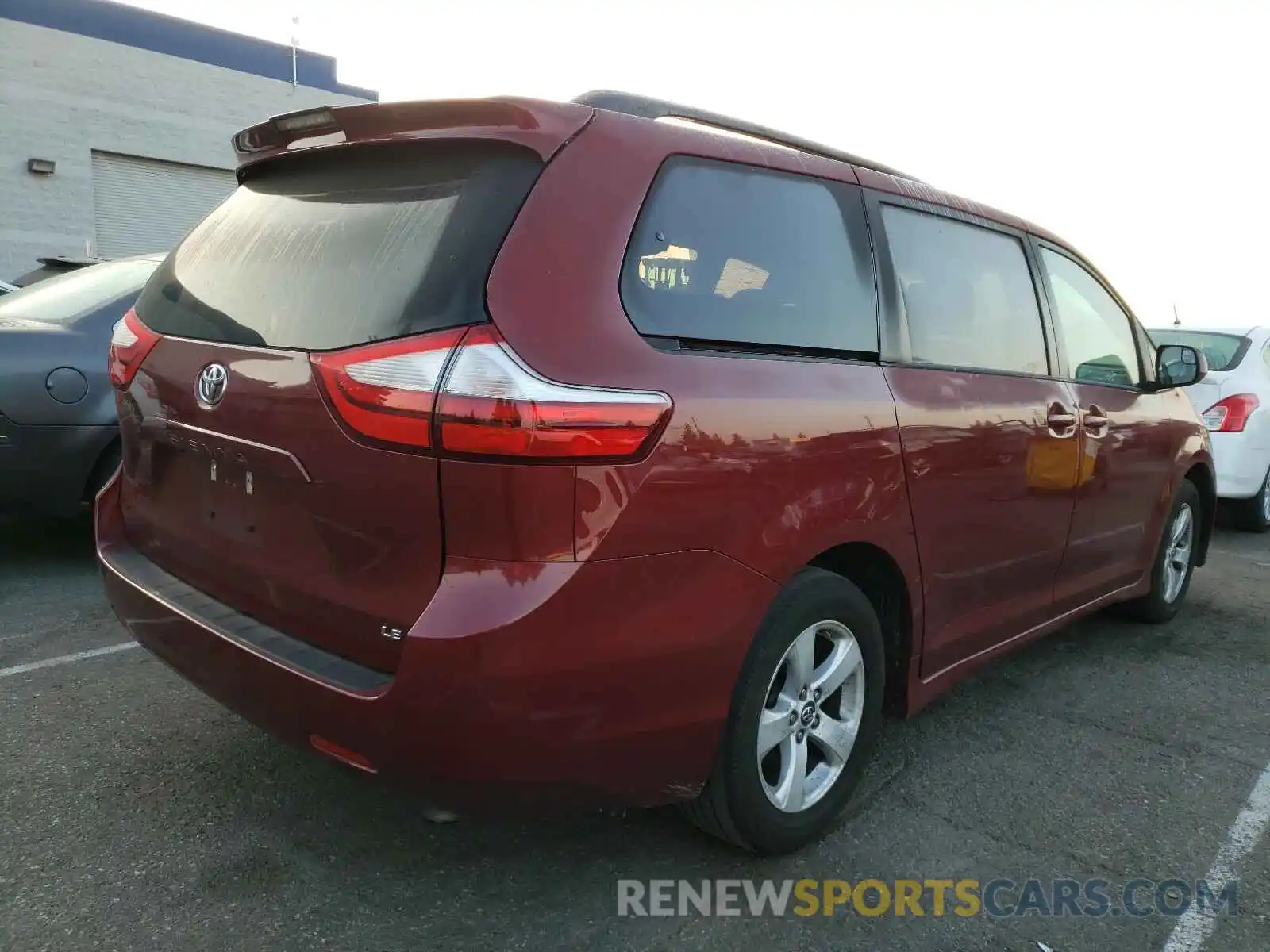 4 Фотография поврежденного автомобиля 5TDKZ3DC7KS981027 TOYOTA SIENNA 2019