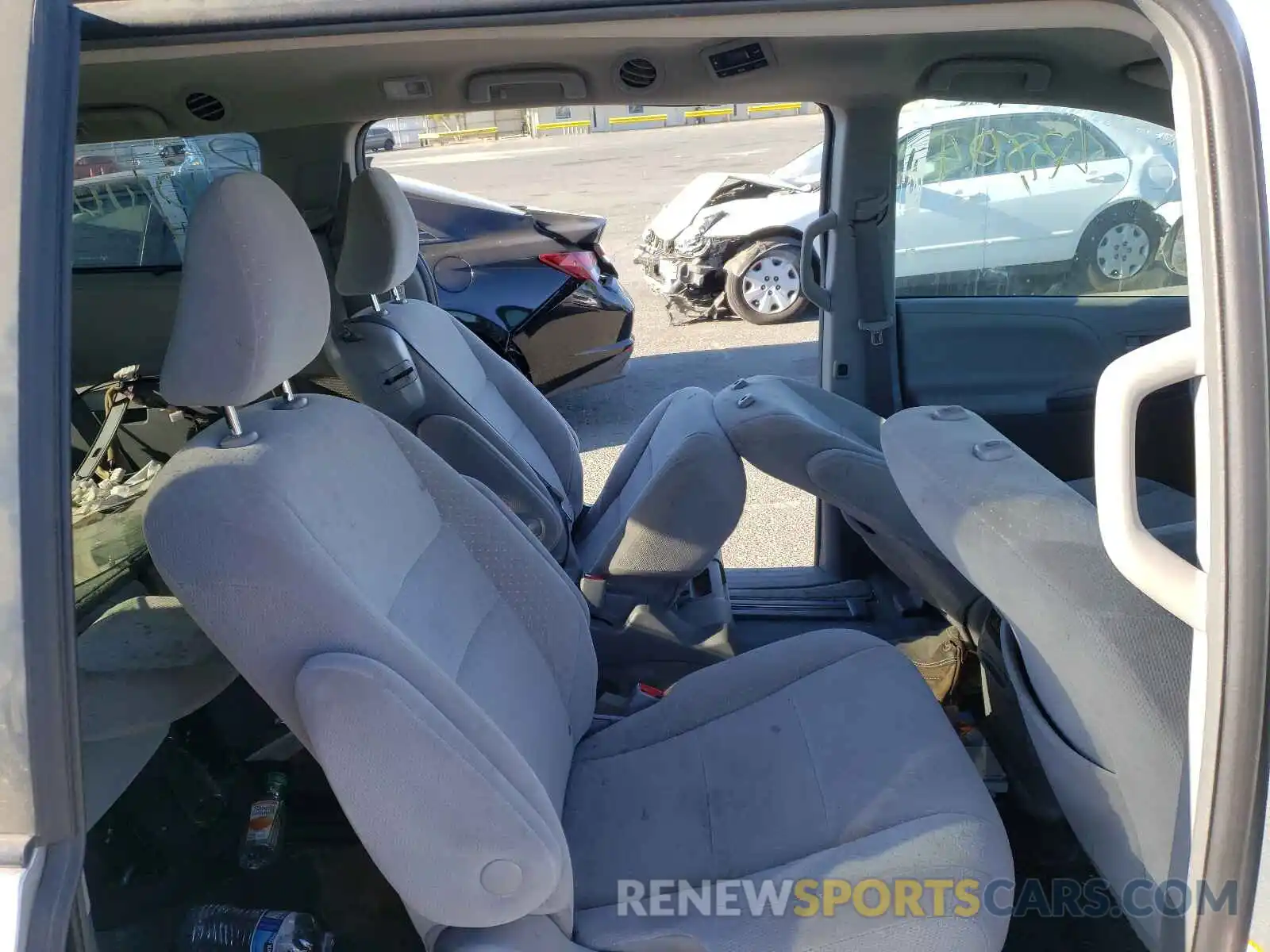 6 Photograph of a damaged car 5TDKZ3DC7KS986034 TOYOTA SIENNA 2019