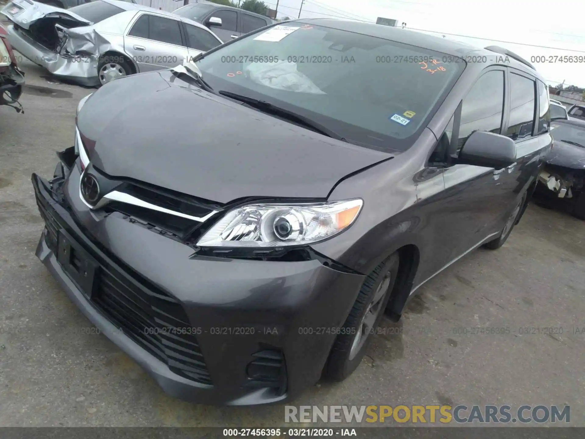 2 Photograph of a damaged car 5TDKZ3DC7KS986051 TOYOTA SIENNA 2019