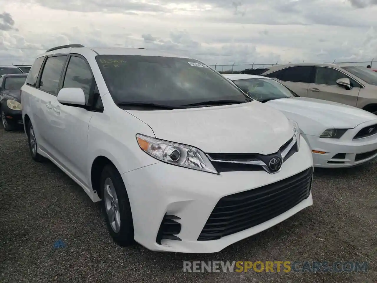 1 Photograph of a damaged car 5TDKZ3DC7KS987104 TOYOTA SIENNA 2019