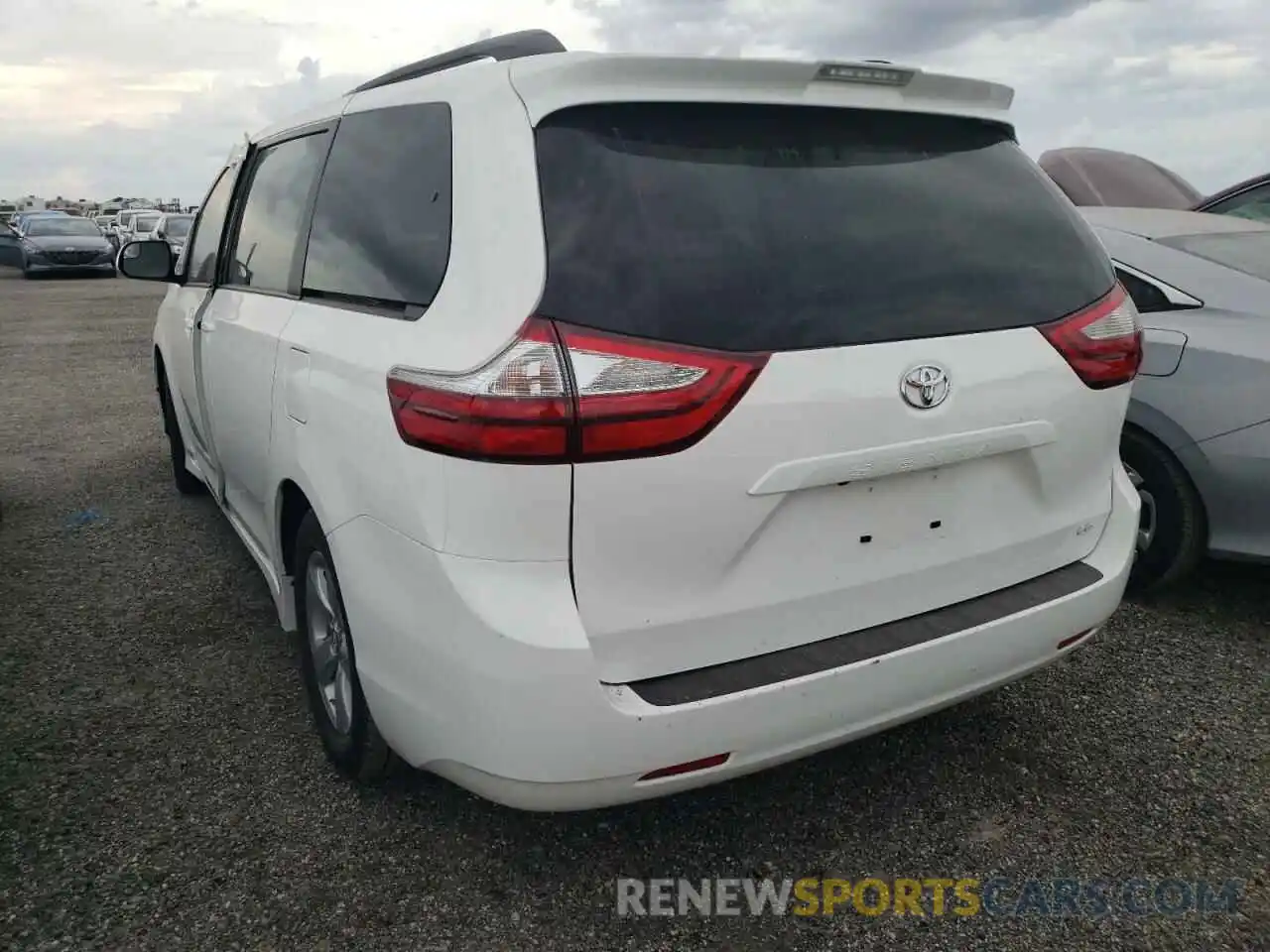 3 Photograph of a damaged car 5TDKZ3DC7KS987104 TOYOTA SIENNA 2019