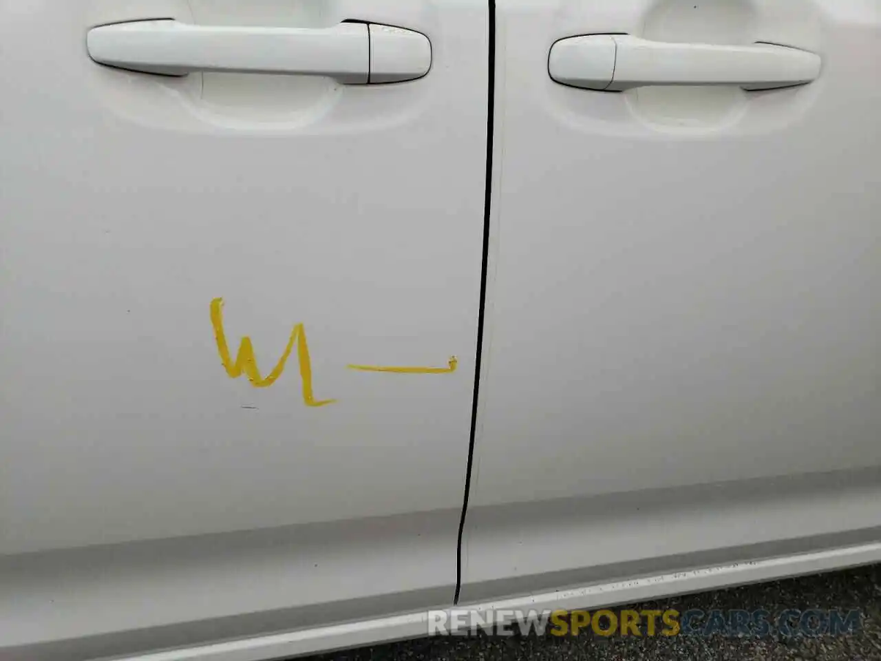 9 Photograph of a damaged car 5TDKZ3DC7KS987104 TOYOTA SIENNA 2019