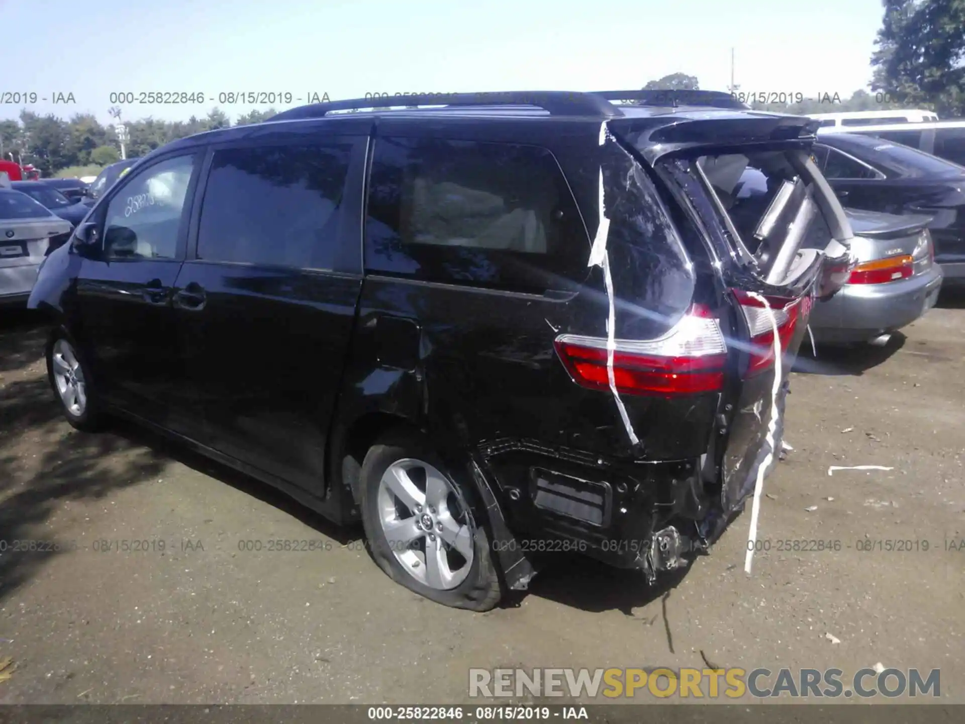 3 Фотография поврежденного автомобиля 5TDKZ3DC7KS988348 TOYOTA SIENNA 2019