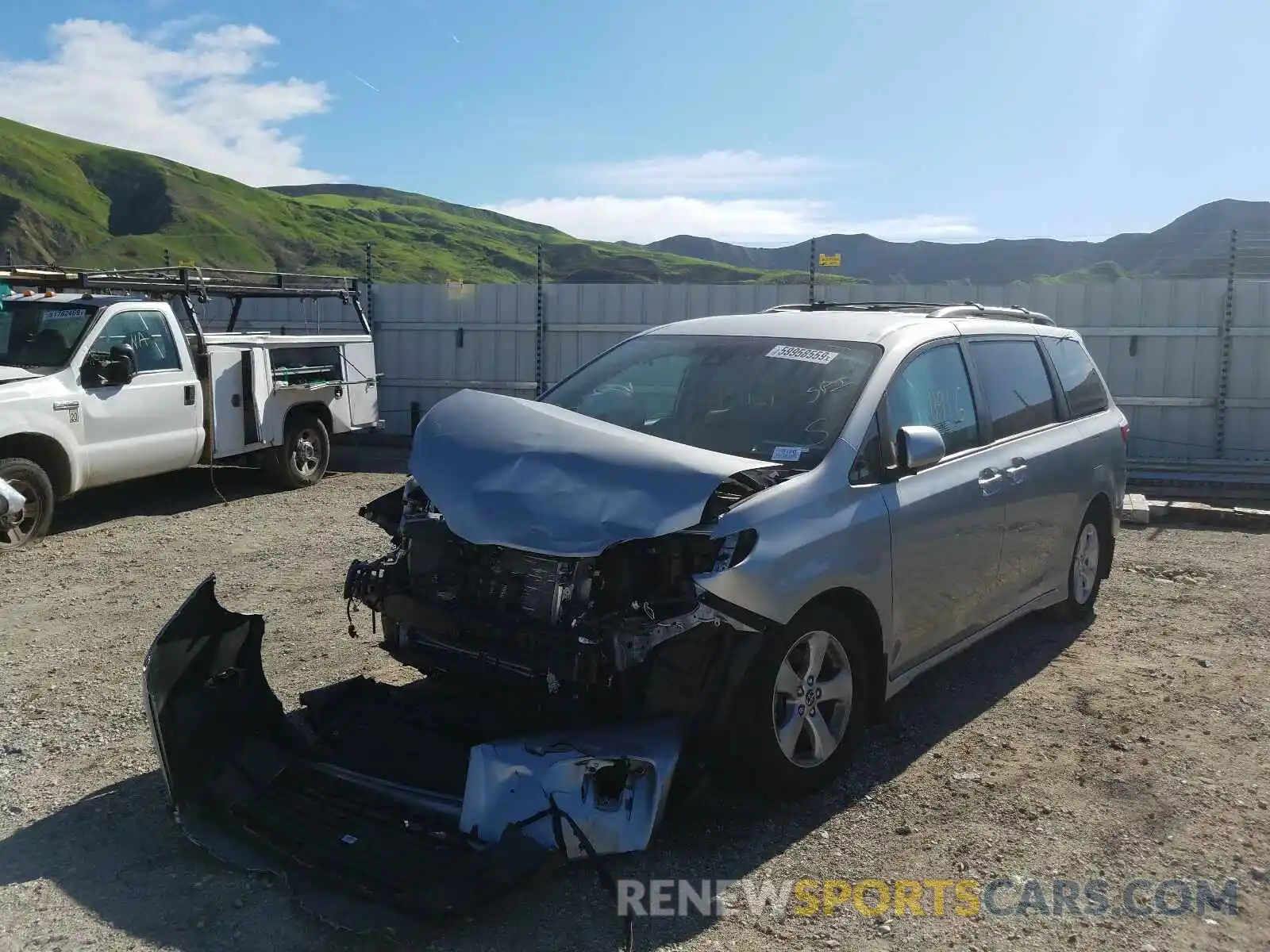 2 Photograph of a damaged car 5TDKZ3DC7KS989810 TOYOTA SIENNA 2019