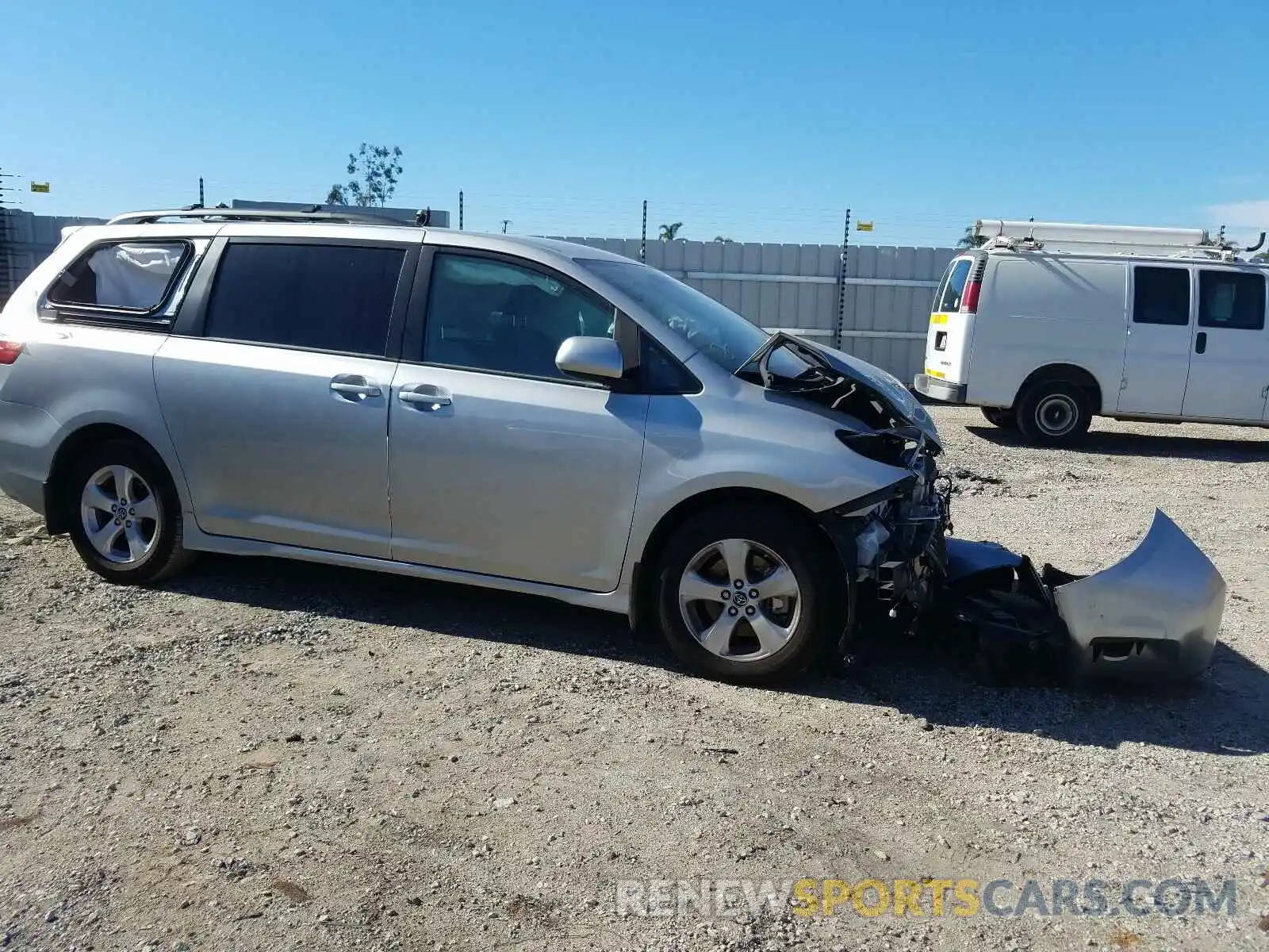 9 Photograph of a damaged car 5TDKZ3DC7KS989810 TOYOTA SIENNA 2019