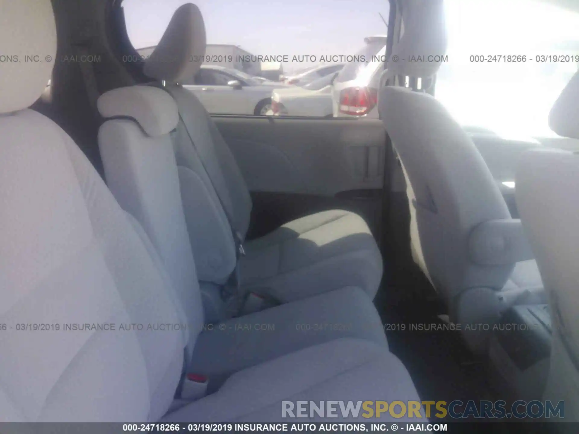 8 Photograph of a damaged car 5TDKZ3DC7KS990133 TOYOTA SIENNA 2019