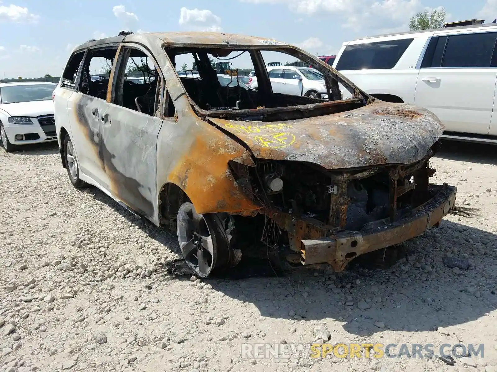 1 Photograph of a damaged car 5TDKZ3DC7KS990455 TOYOTA SIENNA 2019