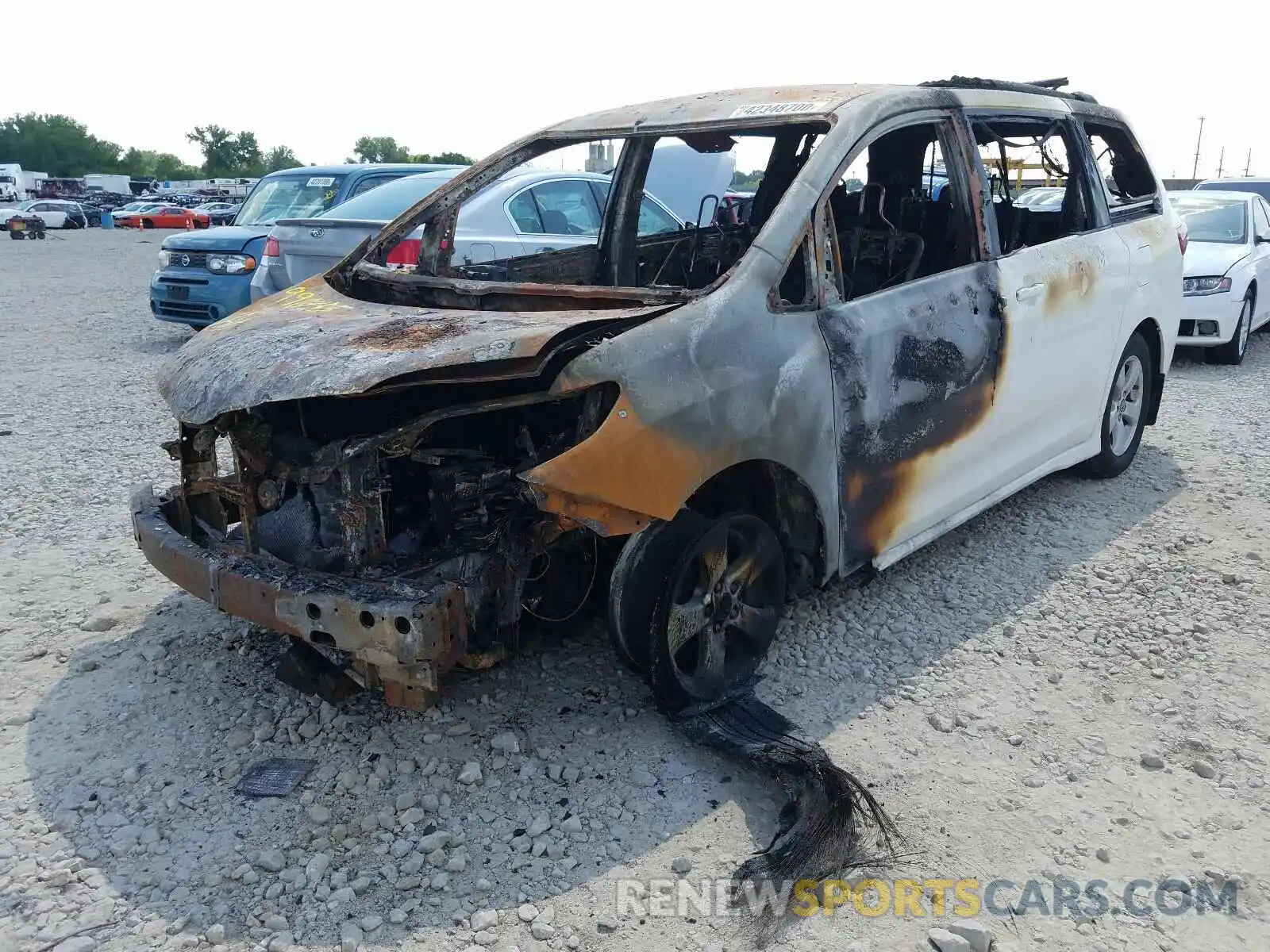 2 Photograph of a damaged car 5TDKZ3DC7KS990455 TOYOTA SIENNA 2019