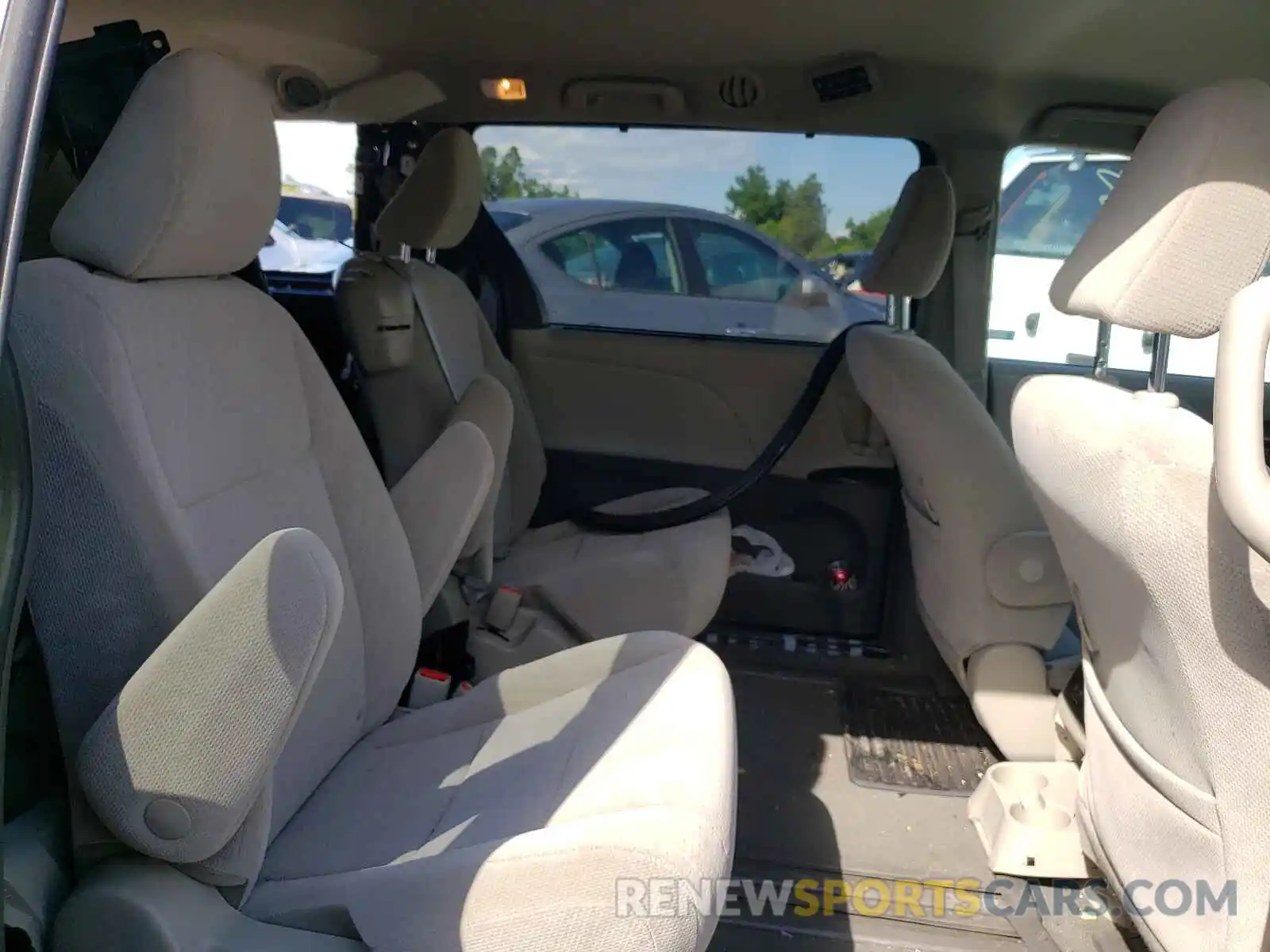 6 Photograph of a damaged car 5TDKZ3DC7KS990858 TOYOTA SIENNA 2019