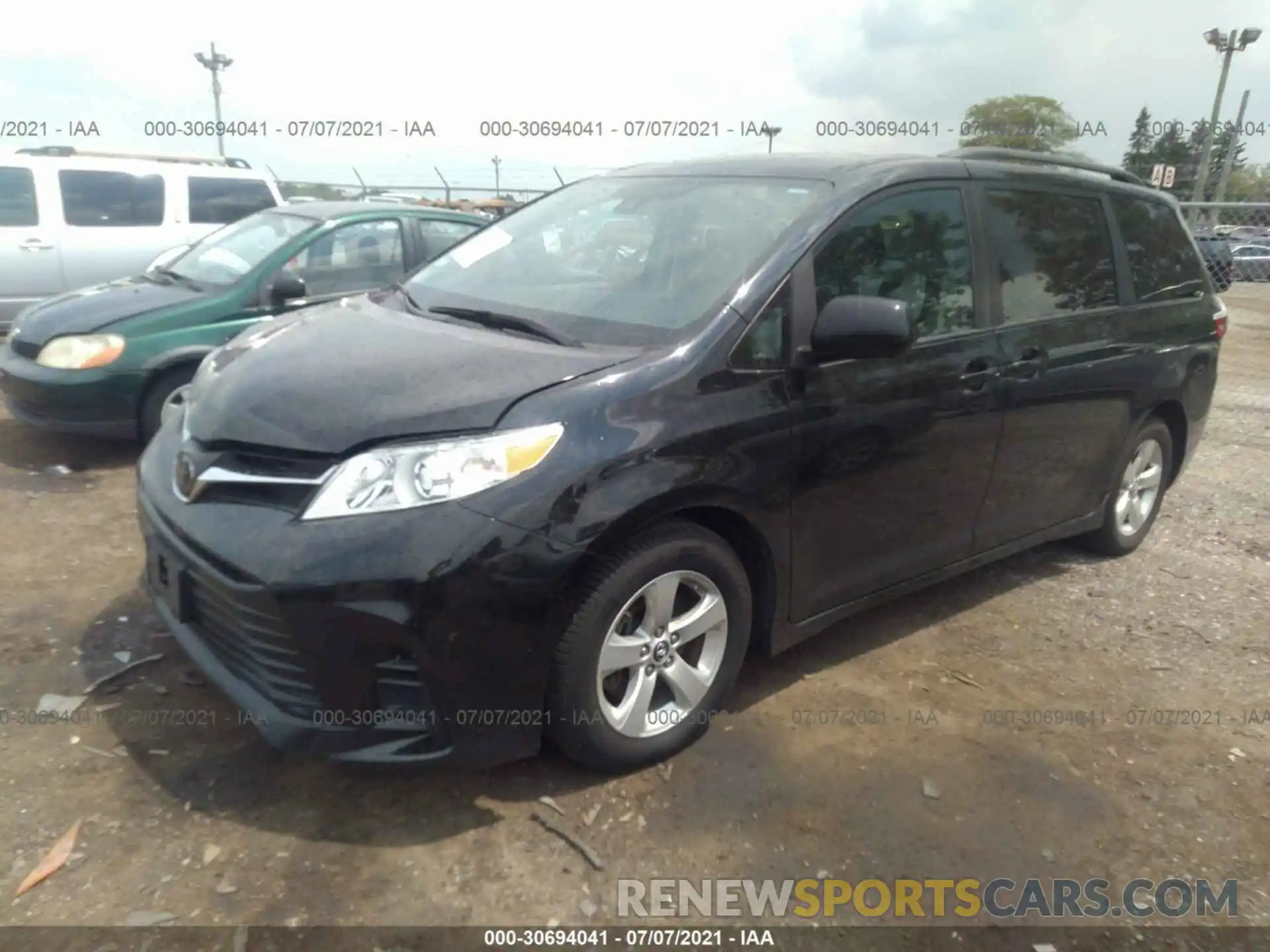 2 Фотография поврежденного автомобиля 5TDKZ3DC7KS992593 TOYOTA SIENNA 2019