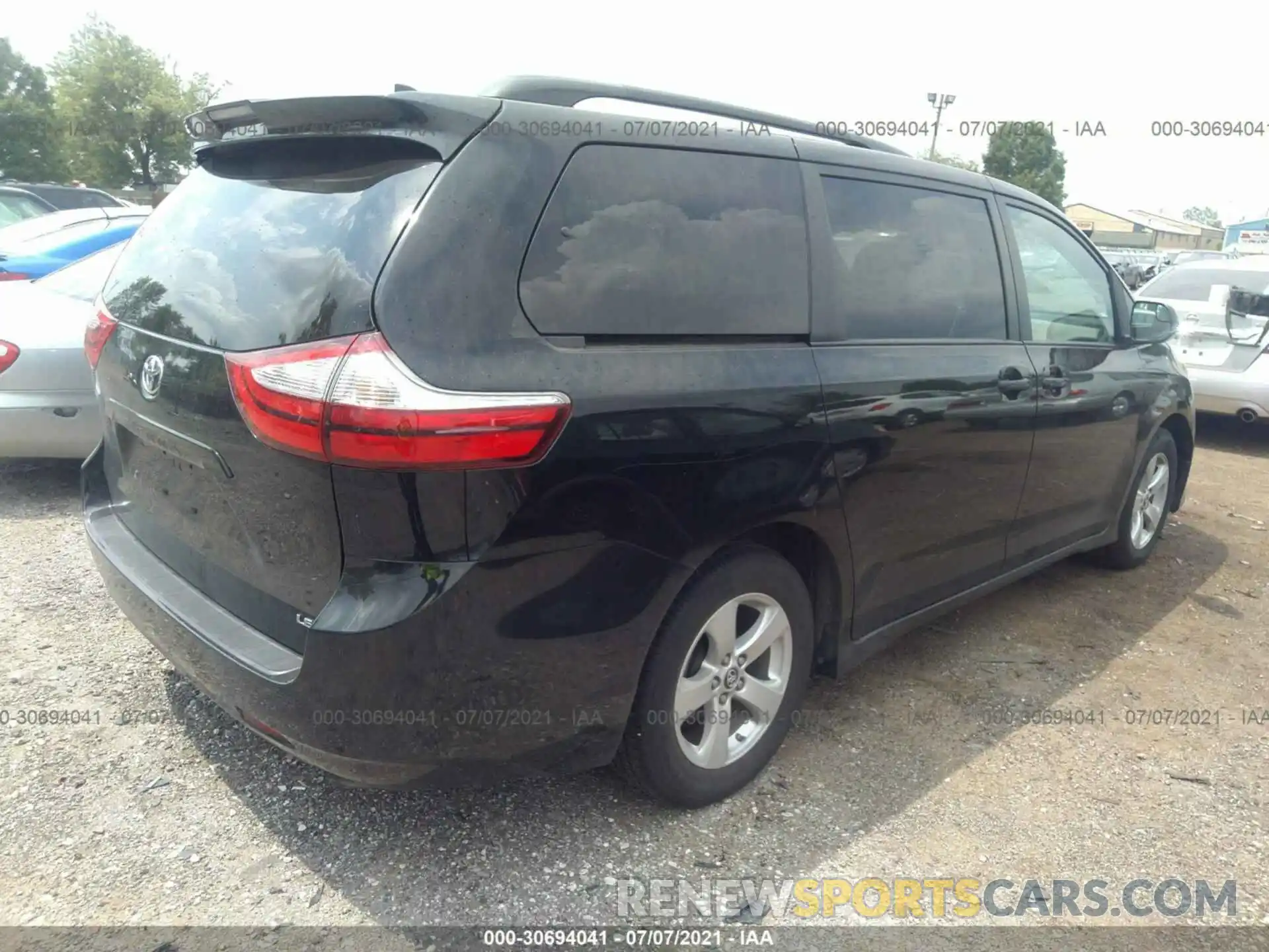 4 Фотография поврежденного автомобиля 5TDKZ3DC7KS992593 TOYOTA SIENNA 2019