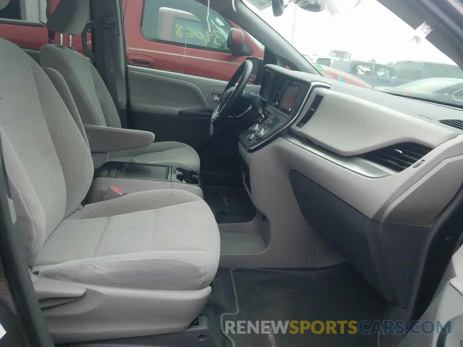 5 Photograph of a damaged car 5TDKZ3DC7KS995851 TOYOTA SIENNA 2019