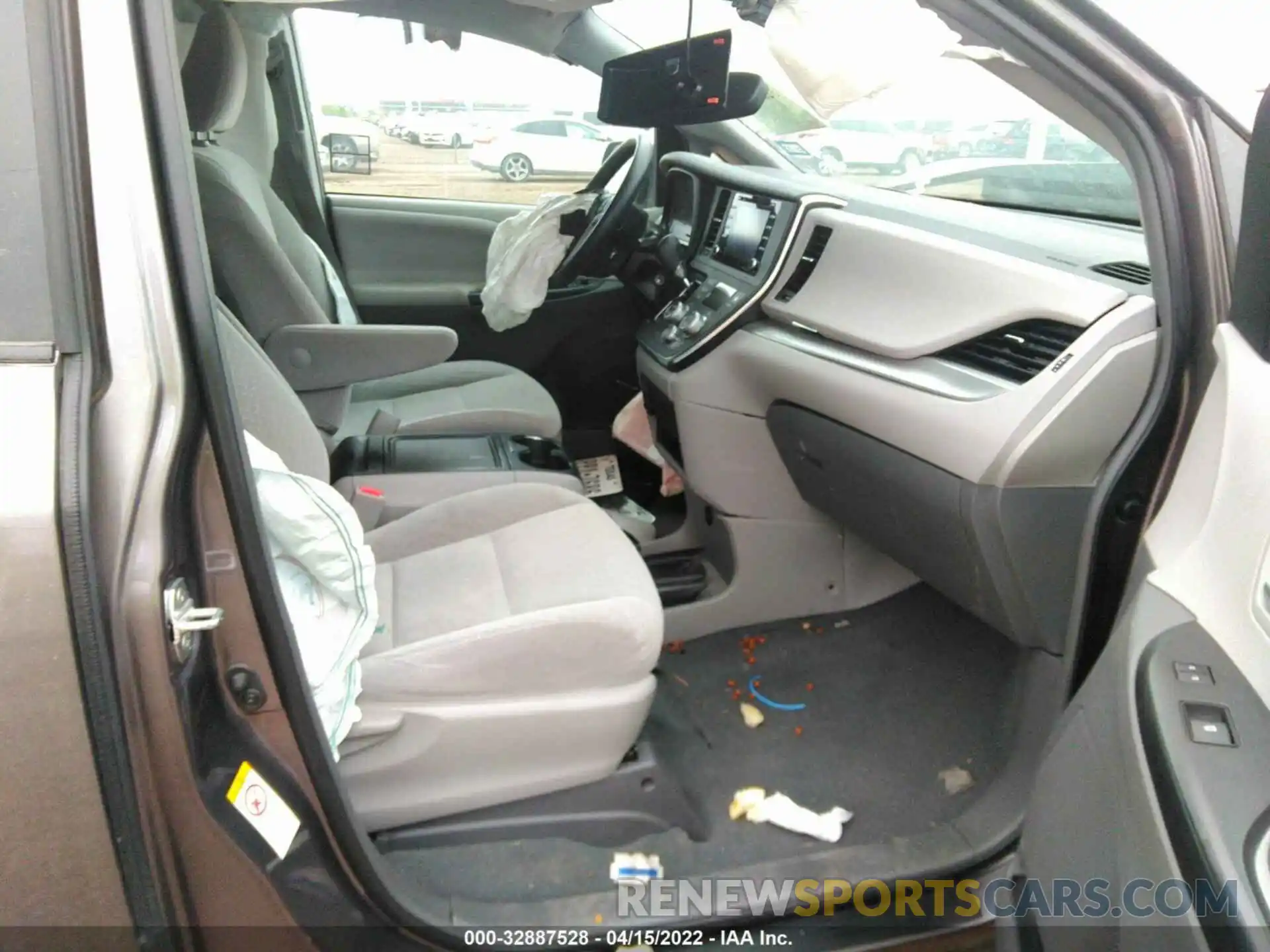 5 Photograph of a damaged car 5TDKZ3DC7KS995929 TOYOTA SIENNA 2019