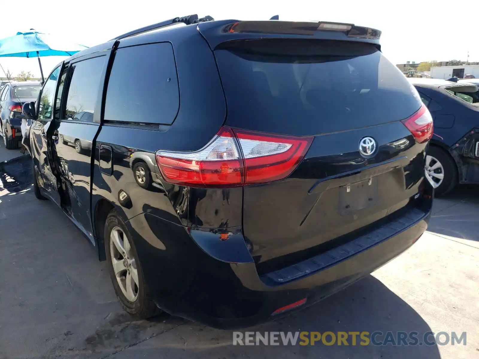 3 Photograph of a damaged car 5TDKZ3DC7KS997549 TOYOTA SIENNA 2019