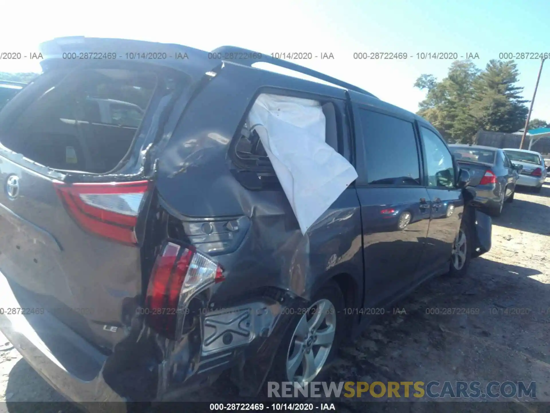 4 Photograph of a damaged car 5TDKZ3DC7KS999088 TOYOTA SIENNA 2019