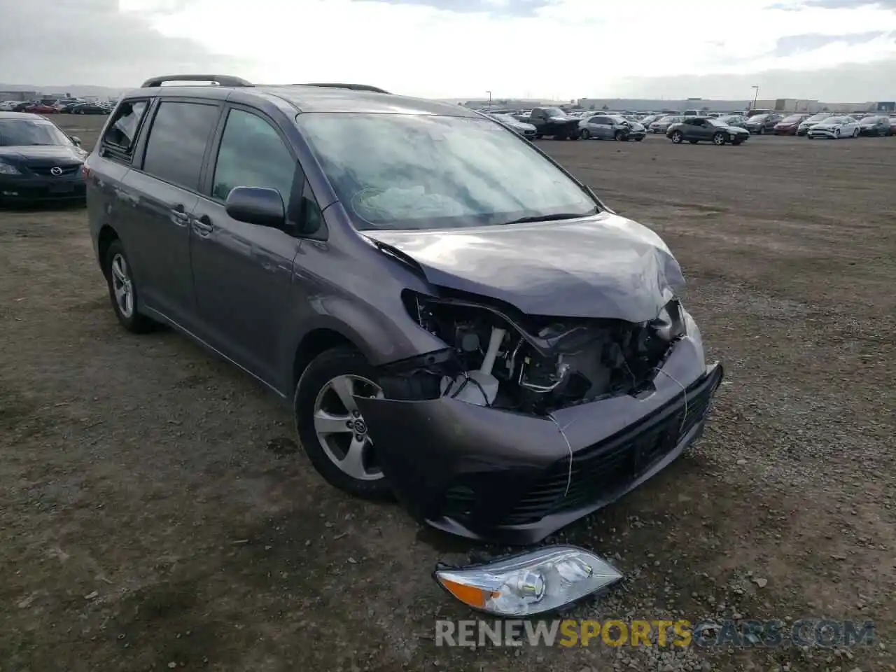 1 Photograph of a damaged car 5TDKZ3DC8KS003040 TOYOTA SIENNA 2019