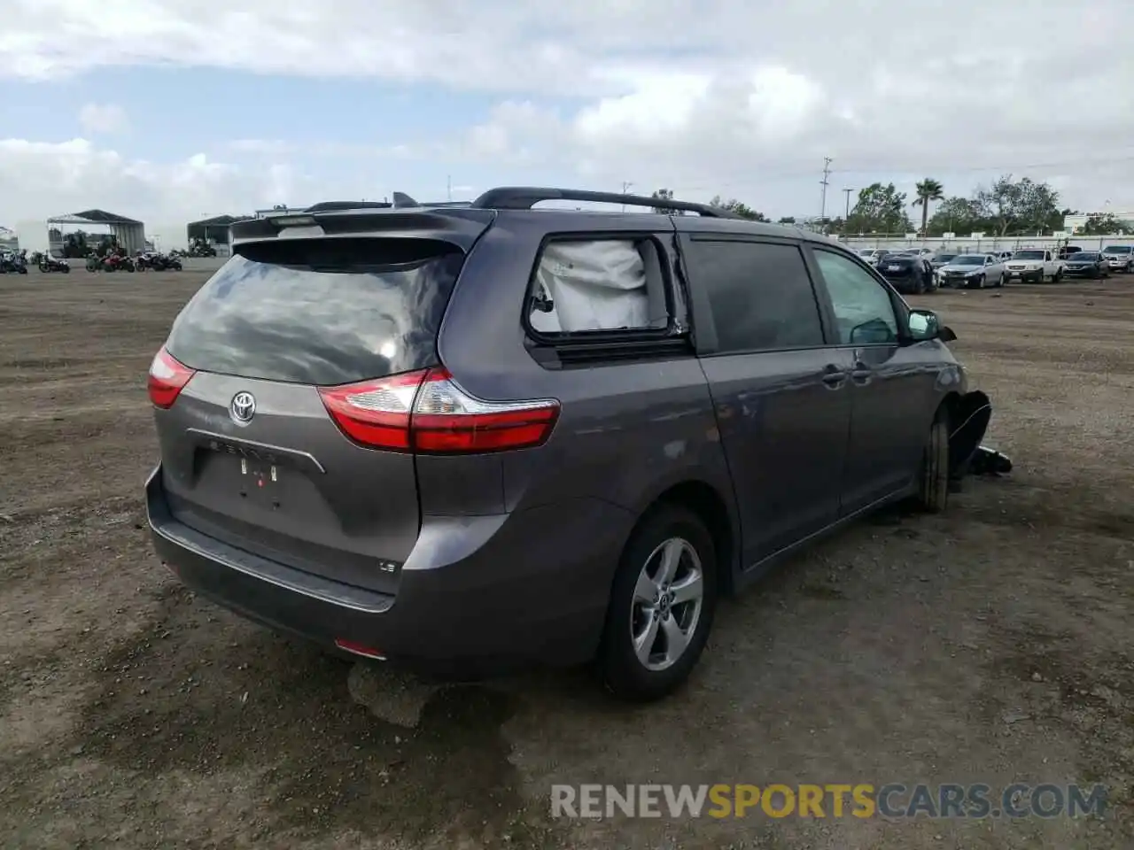 4 Photograph of a damaged car 5TDKZ3DC8KS003040 TOYOTA SIENNA 2019