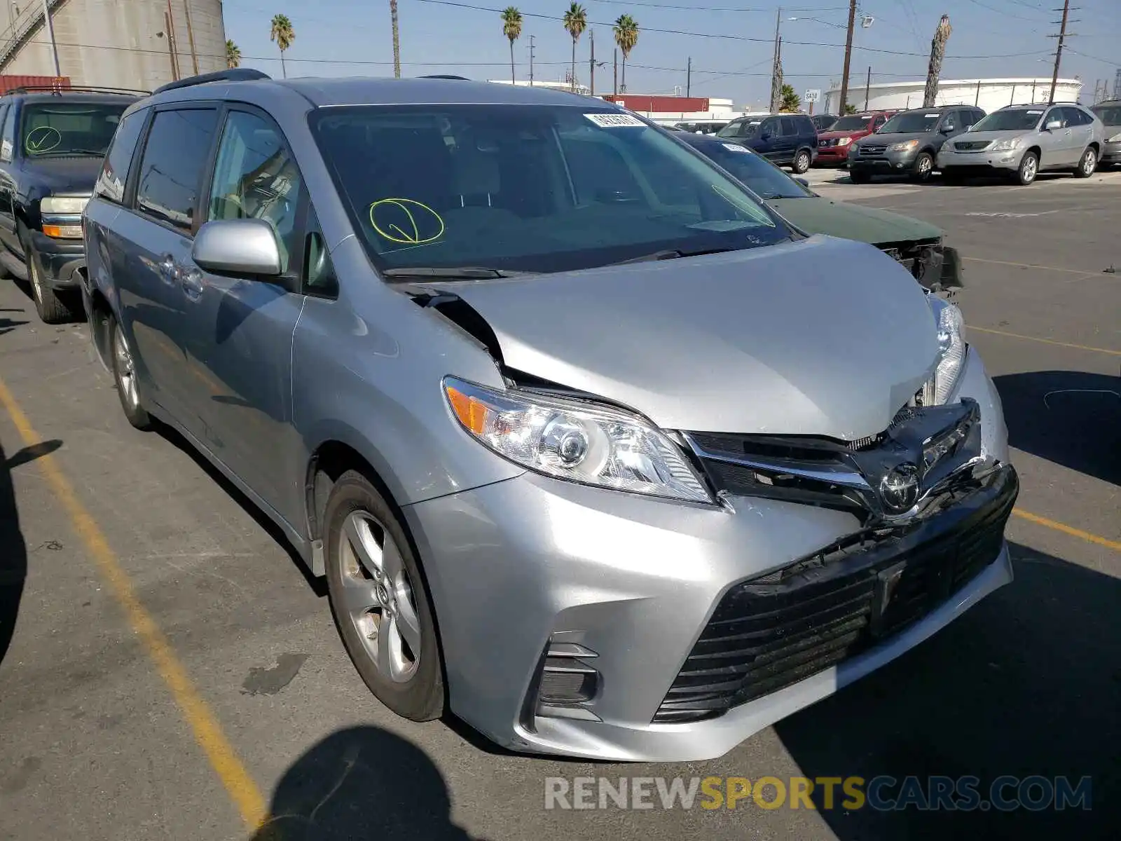 1 Photograph of a damaged car 5TDKZ3DC8KS003636 TOYOTA SIENNA 2019