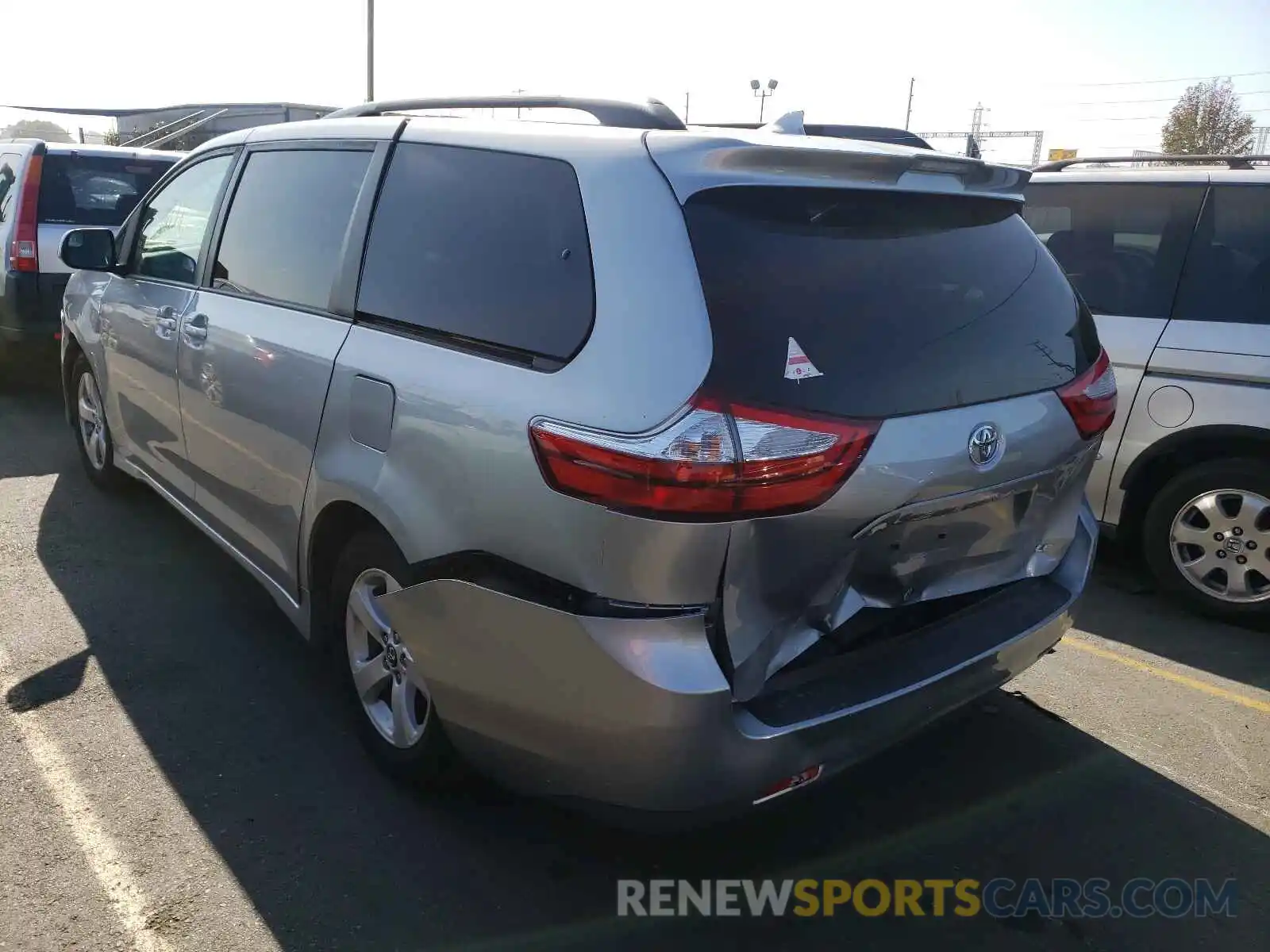 3 Фотография поврежденного автомобиля 5TDKZ3DC8KS003636 TOYOTA SIENNA 2019