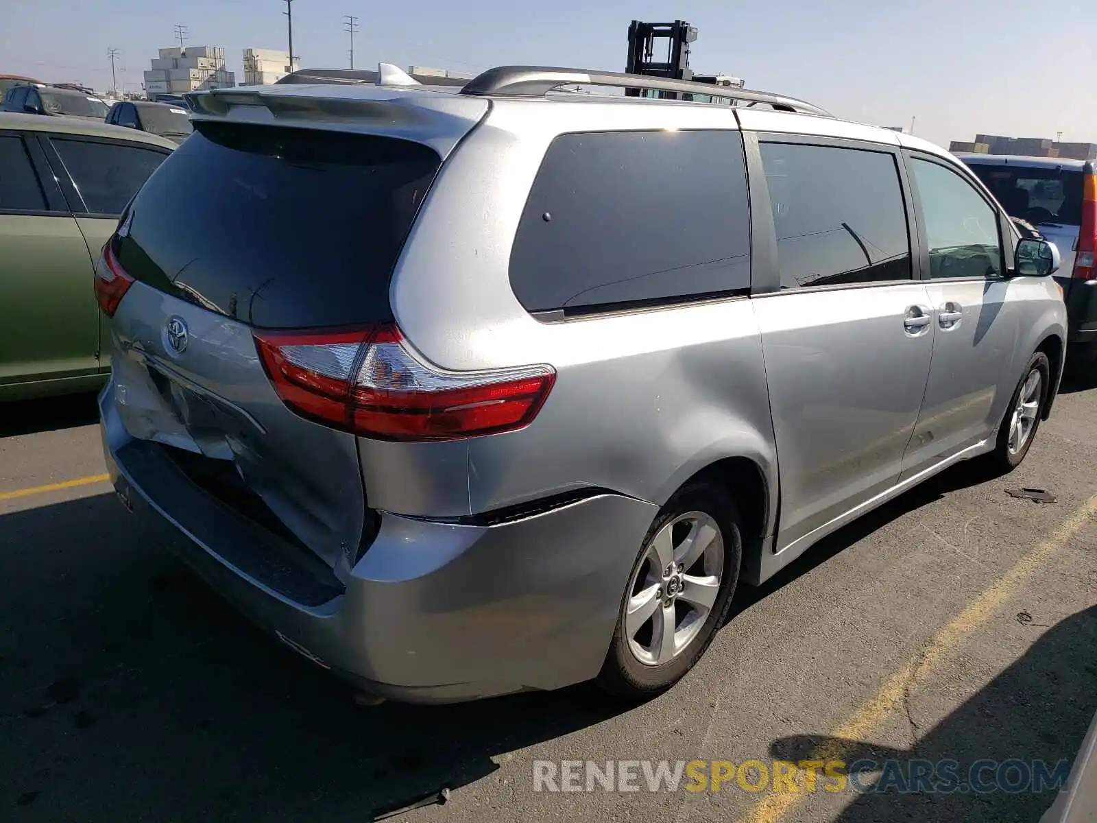 4 Фотография поврежденного автомобиля 5TDKZ3DC8KS003636 TOYOTA SIENNA 2019