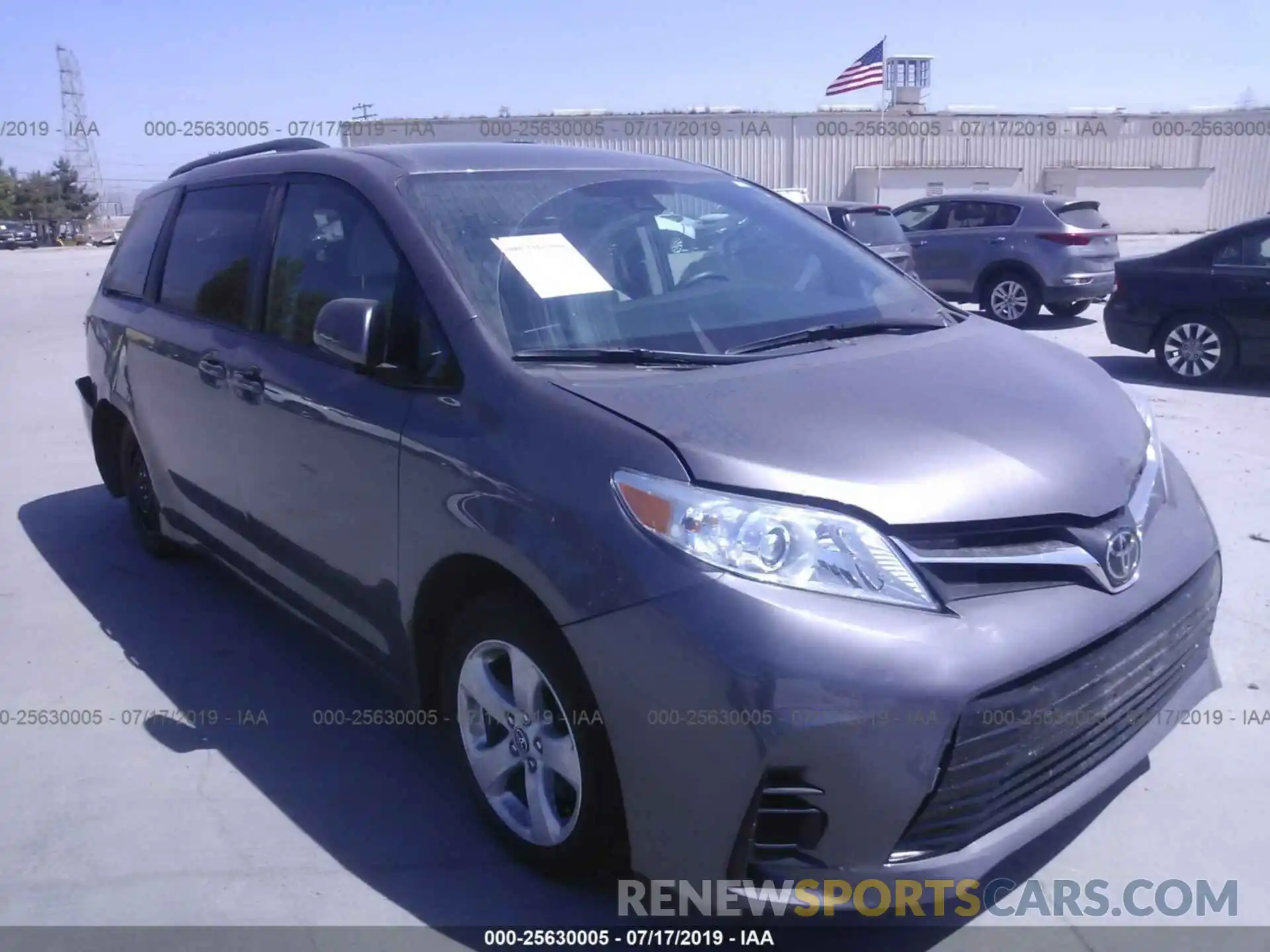 1 Photograph of a damaged car 5TDKZ3DC8KS003670 TOYOTA SIENNA 2019