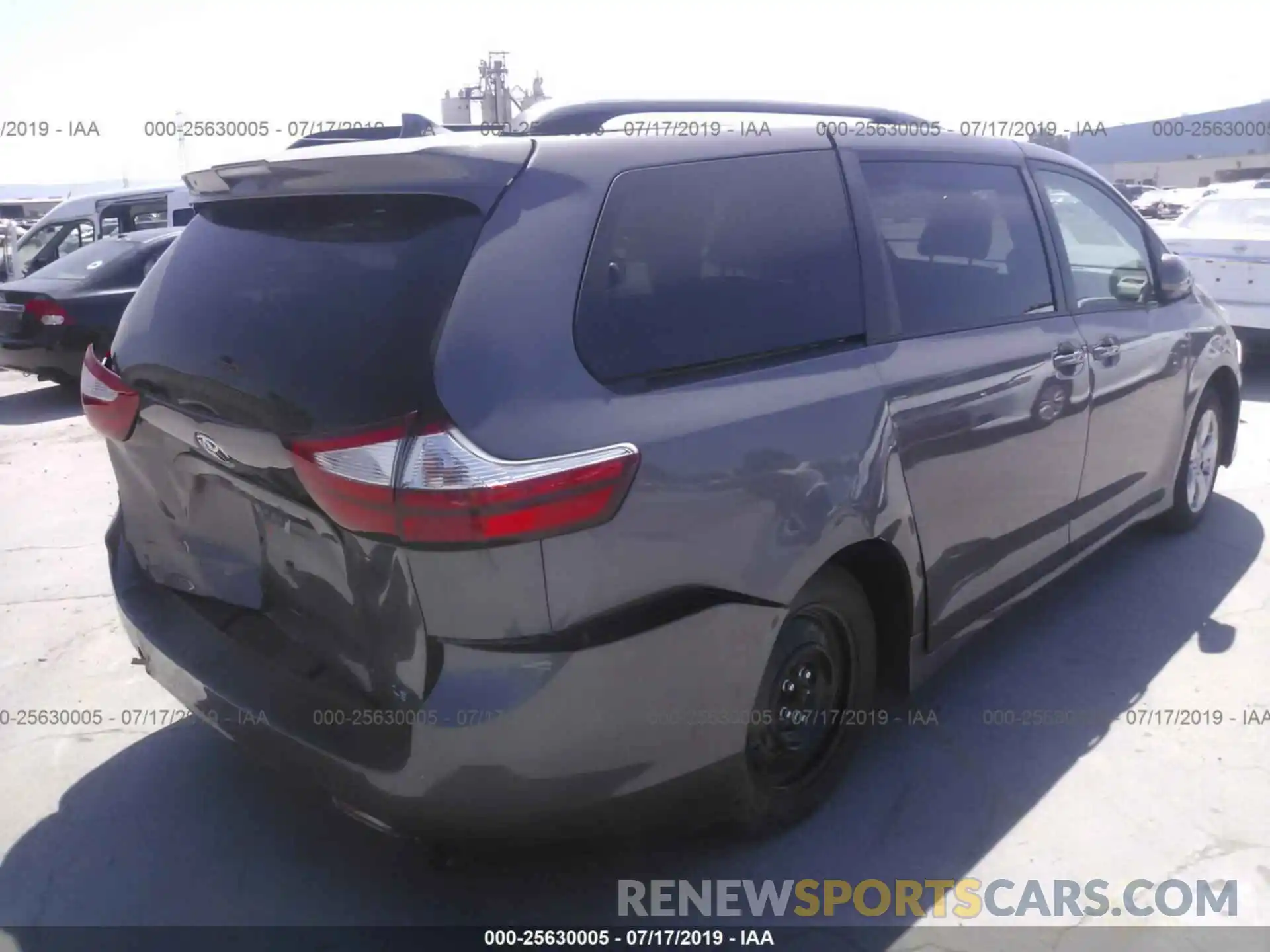 4 Фотография поврежденного автомобиля 5TDKZ3DC8KS003670 TOYOTA SIENNA 2019