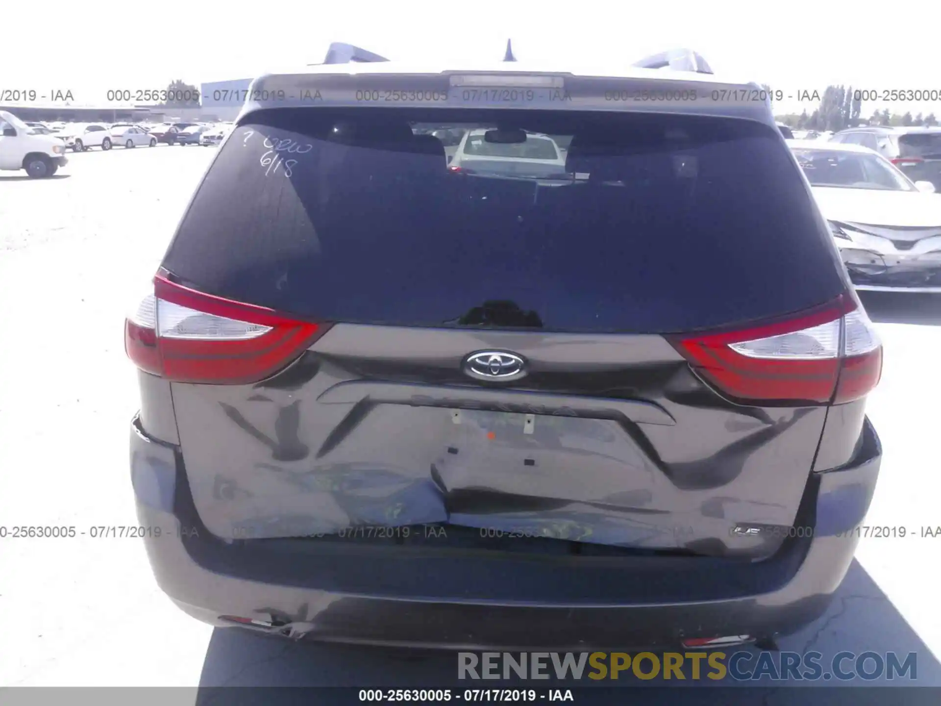 6 Photograph of a damaged car 5TDKZ3DC8KS003670 TOYOTA SIENNA 2019